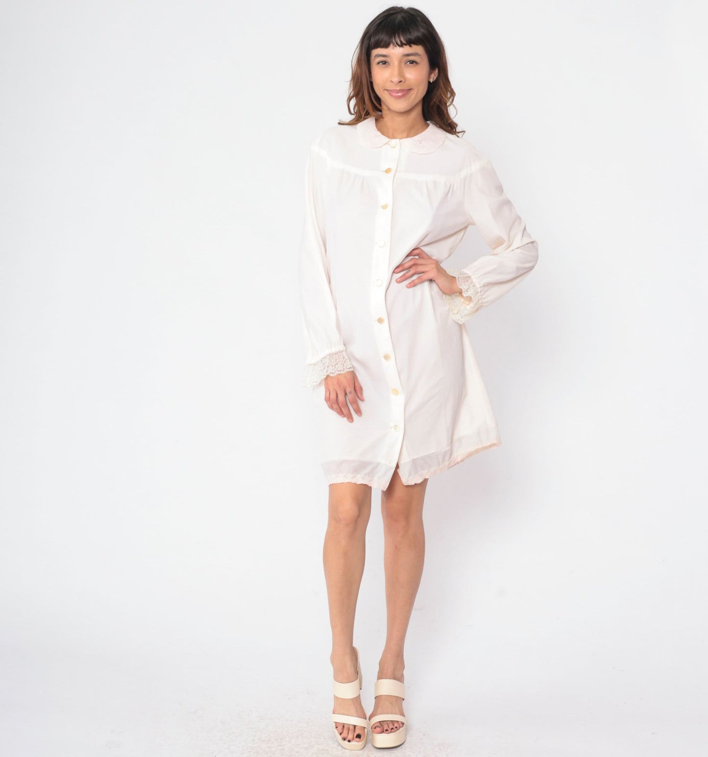 70s Floral Embroidered Nylon Lounge Dress Cream Button-Up Nightie Medium Large