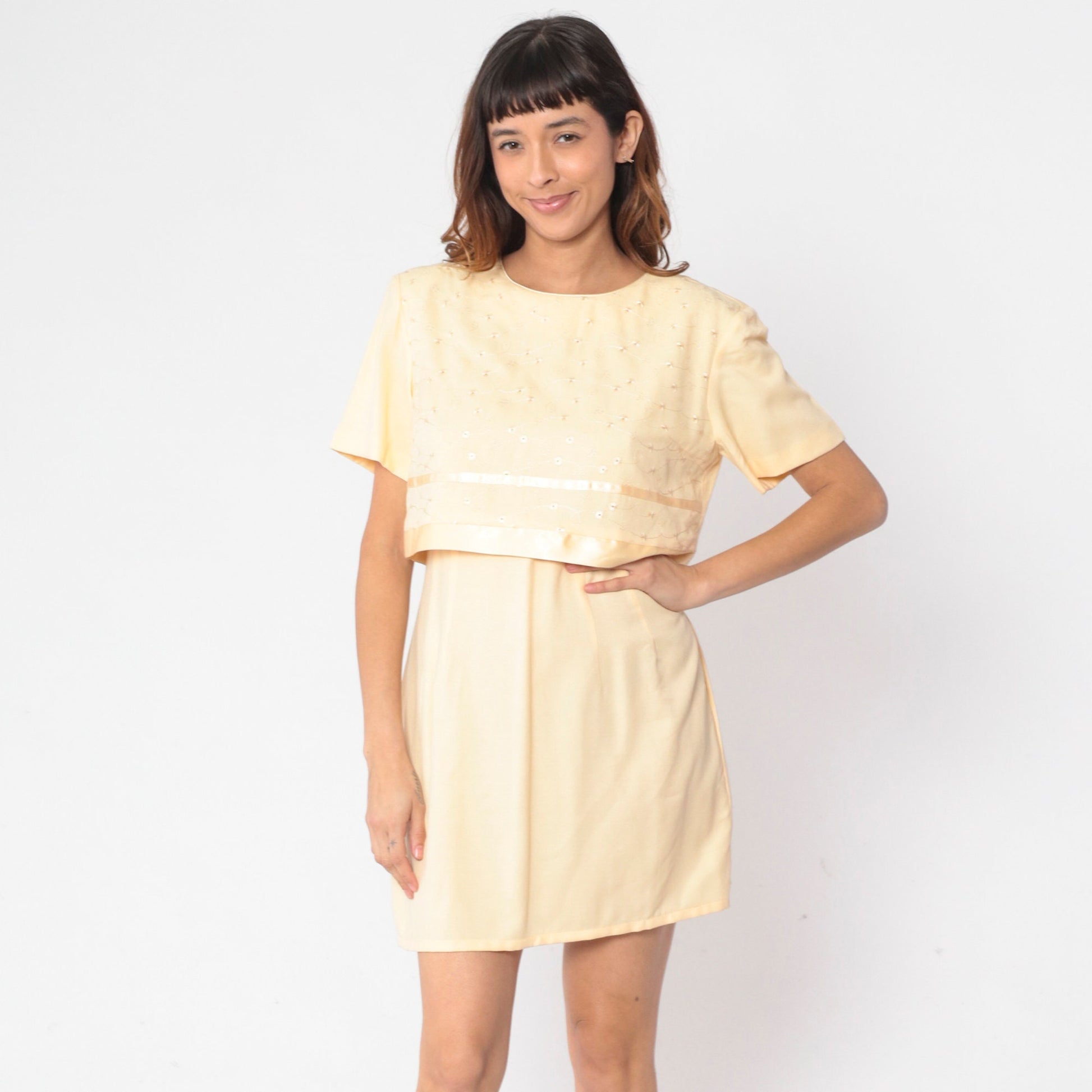 90s Yellow Eyelet Shift Dress Floral Embroidered Mini Short Sleeve Medium