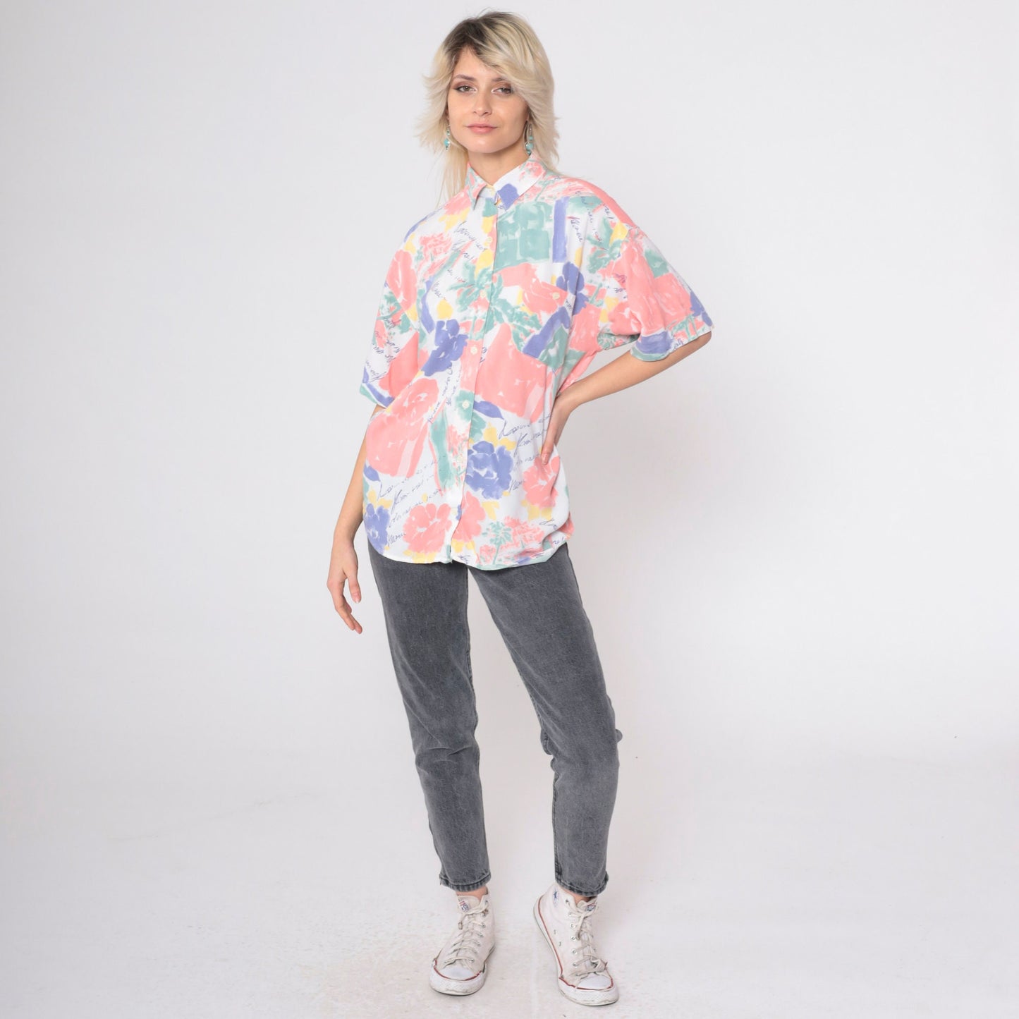 90s Floral Cursive Writing Button Up Blouse Rayon Short Sleeve Medium