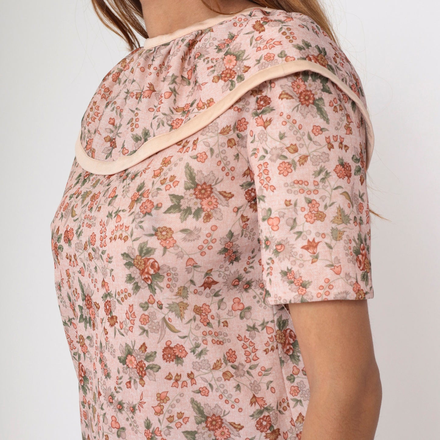 70s Pink Floral Blouse Short Sleeve Ruffled Bib Collar Medium