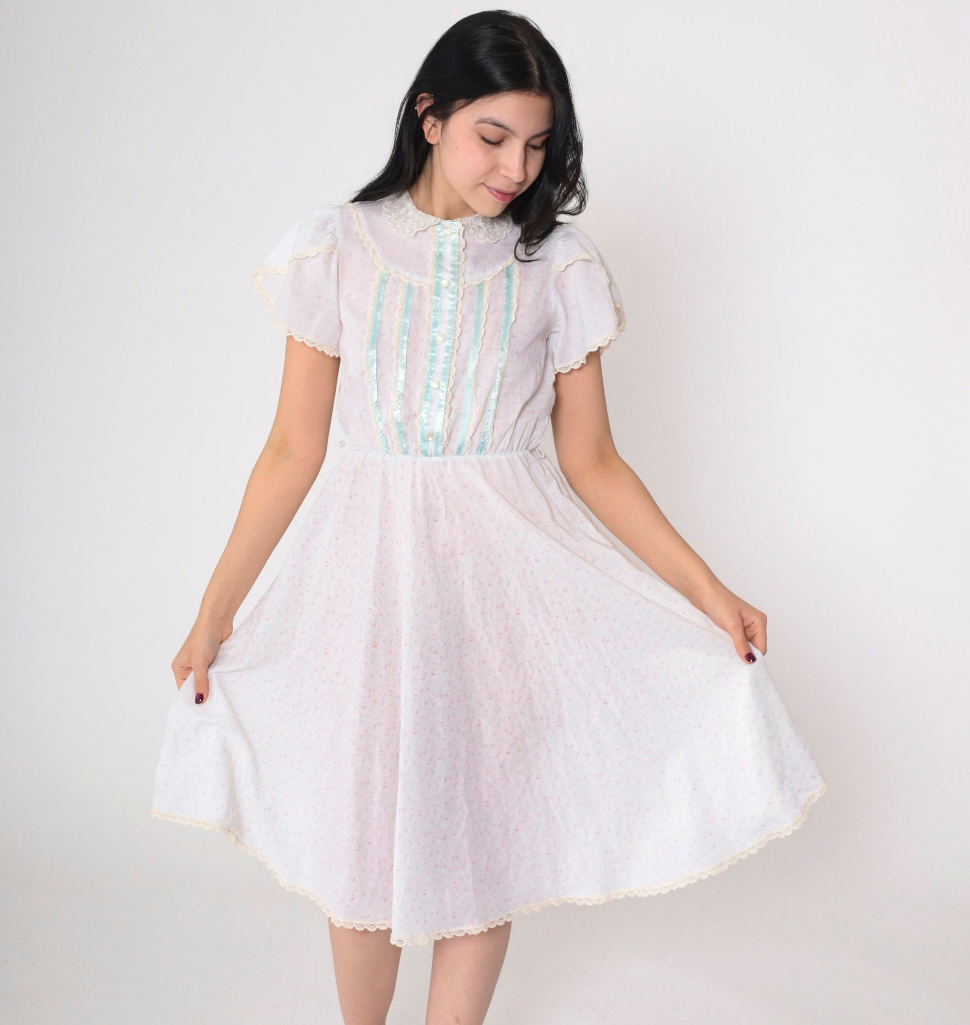 70s Calico Floral Prairie Dress White Lace Trim Puff Sleeve Small