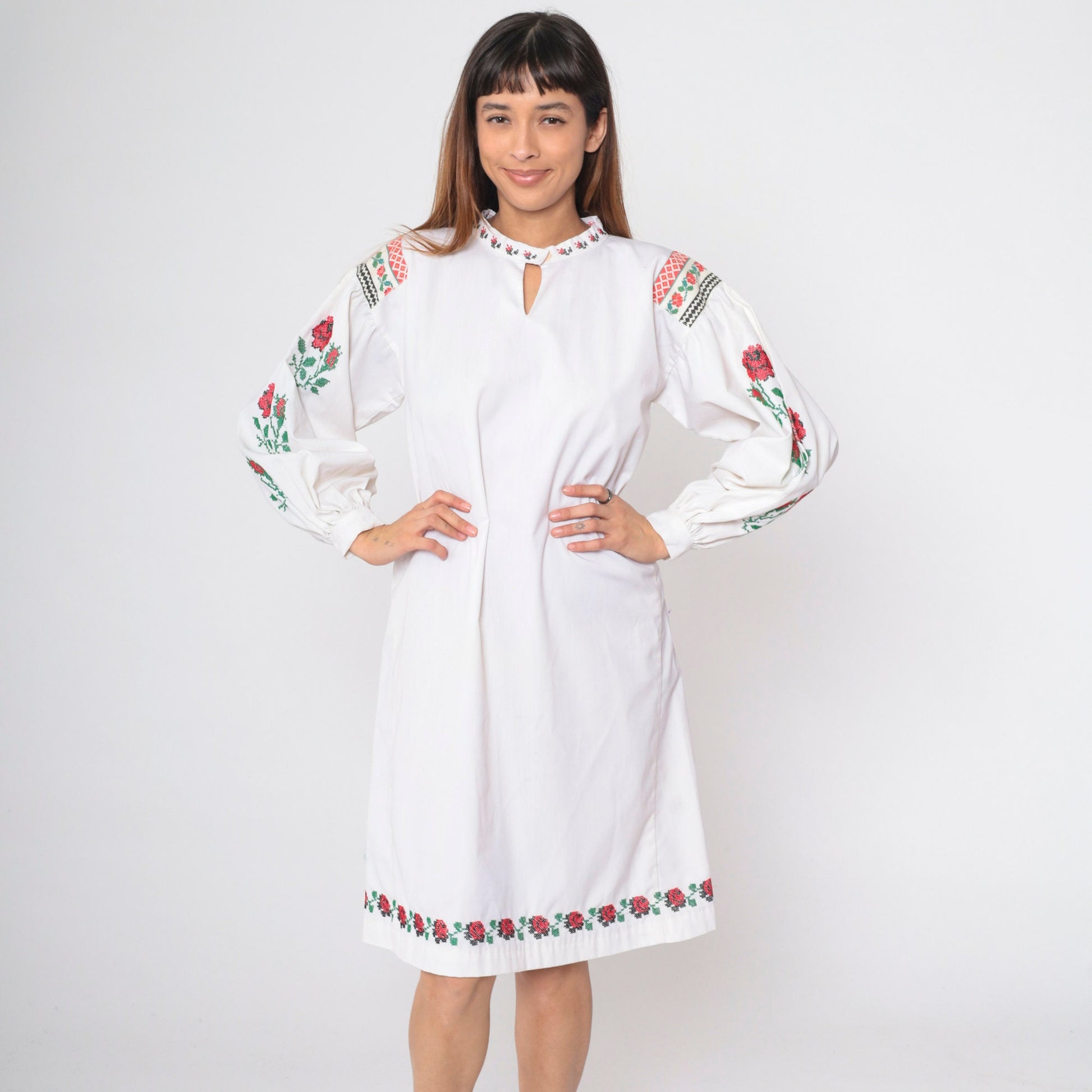 70s Floral Cross Stitch Embroidered Dress White Midi Shift Long Sleeve Medium