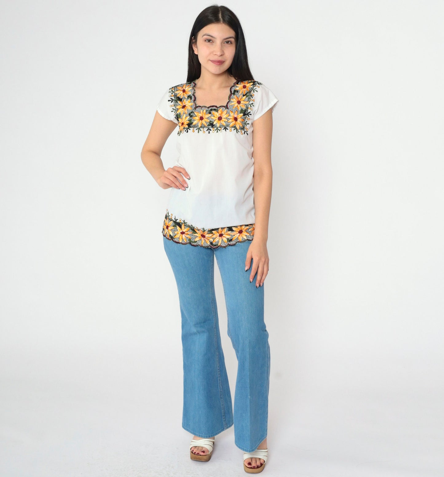 90s White Floral Embroidered Blouse Scalloped Edges Short Sleeve Small