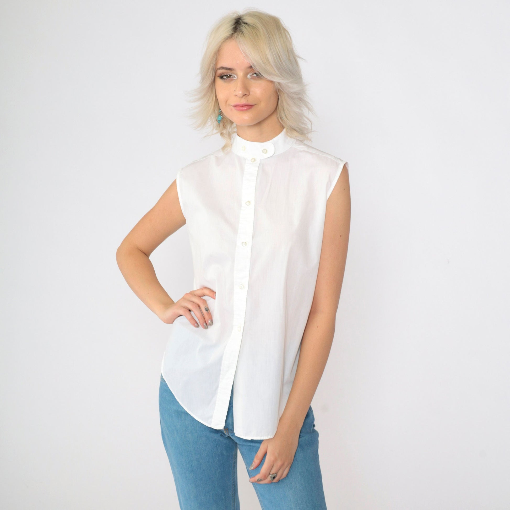 70s White Band Collar Sleeveless Button-Up Blouse Small