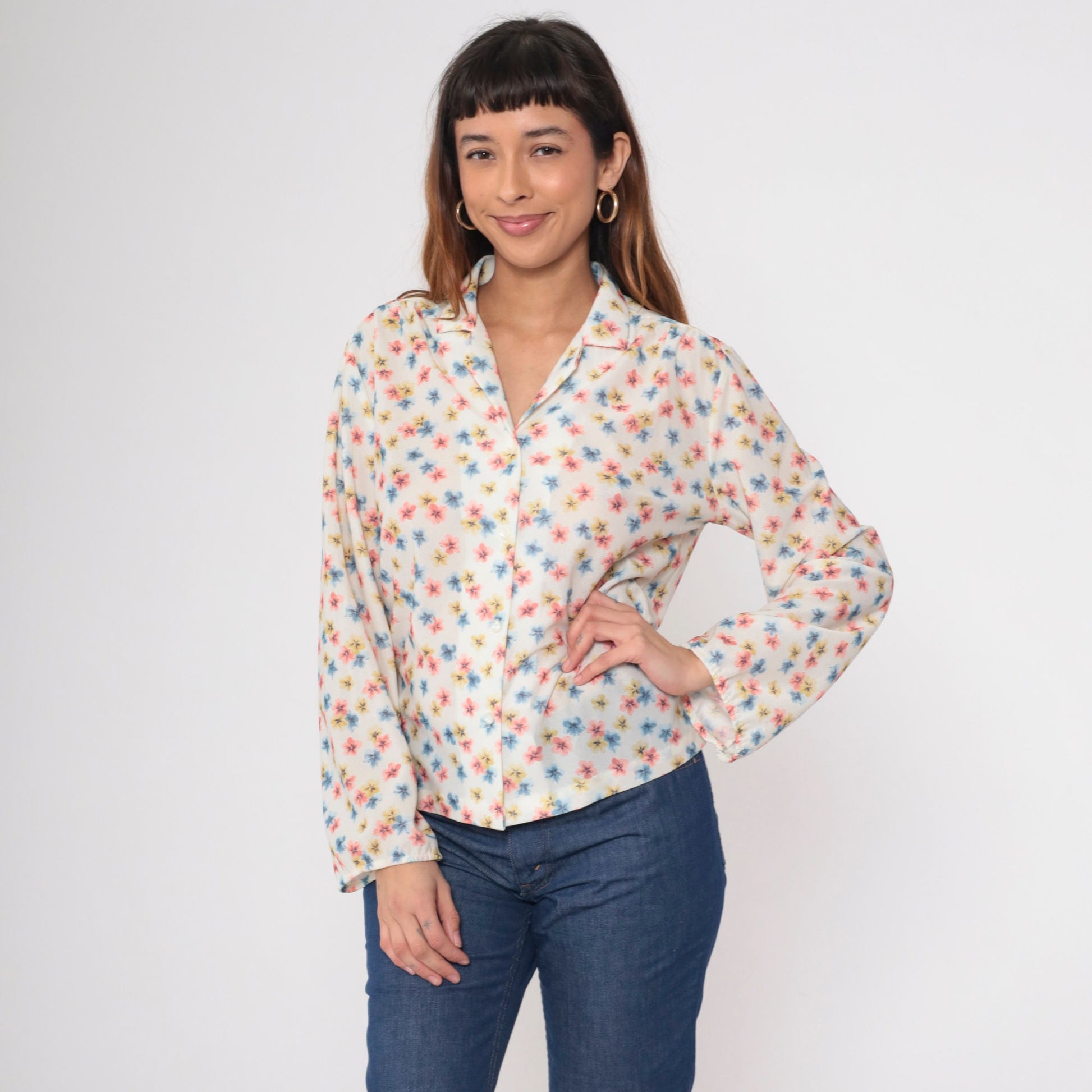 70s Floral Button-Up Blouse White Pink Blue Long Sleeve Collar Medium