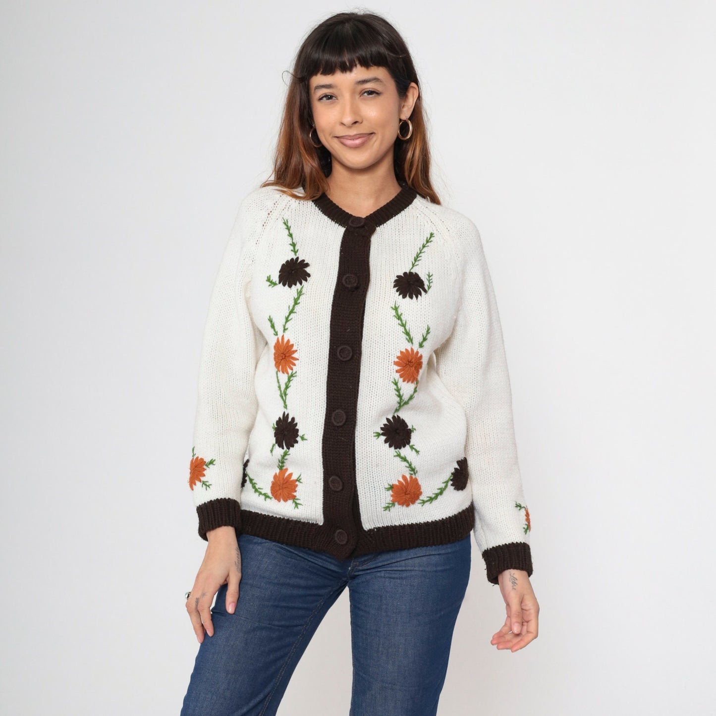 70s Floral Embroidered Cardigan White Acrylic Knit Raglan Sleeve Medium