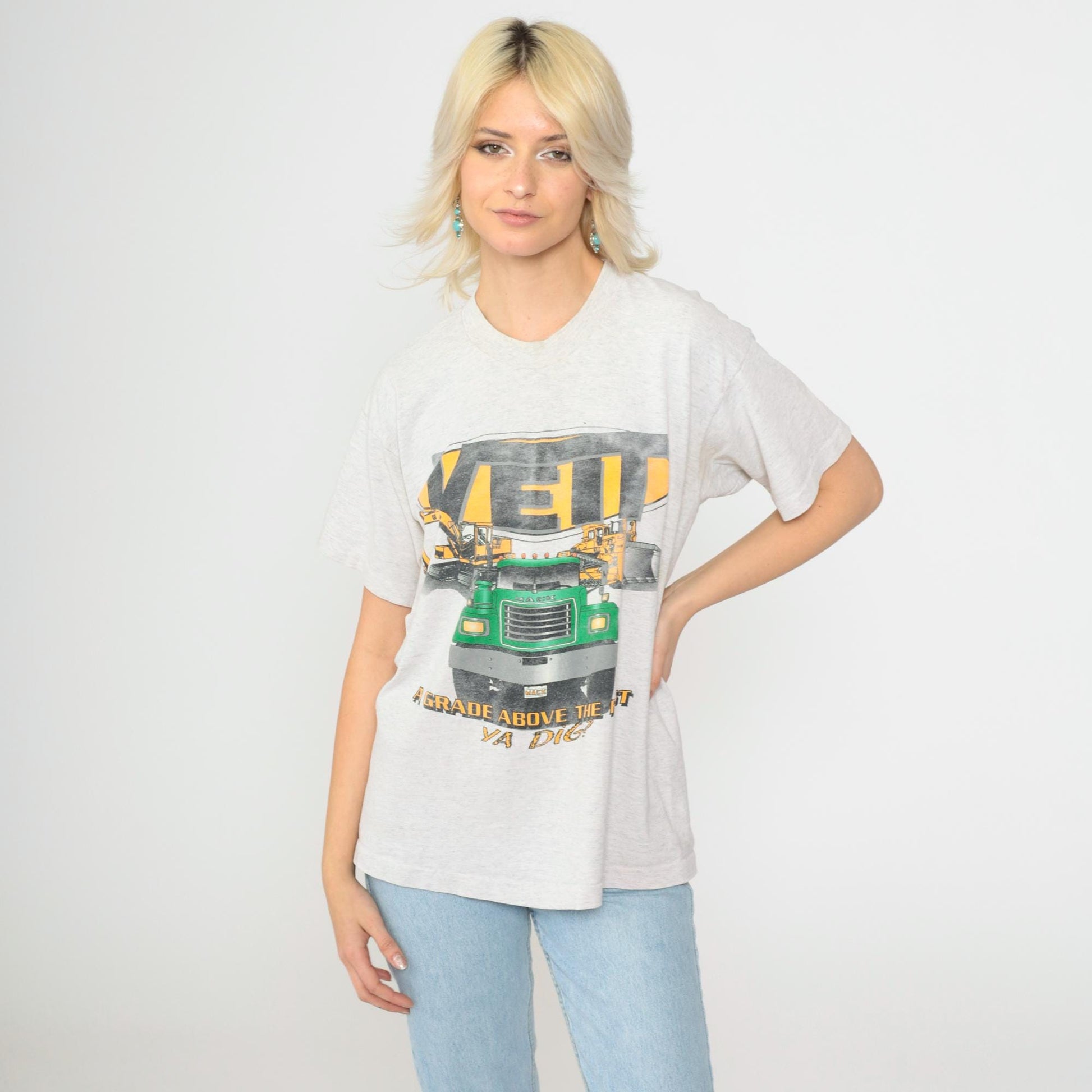 90s Veit Construction Mack Truck Graphic T-Shirt Medium
