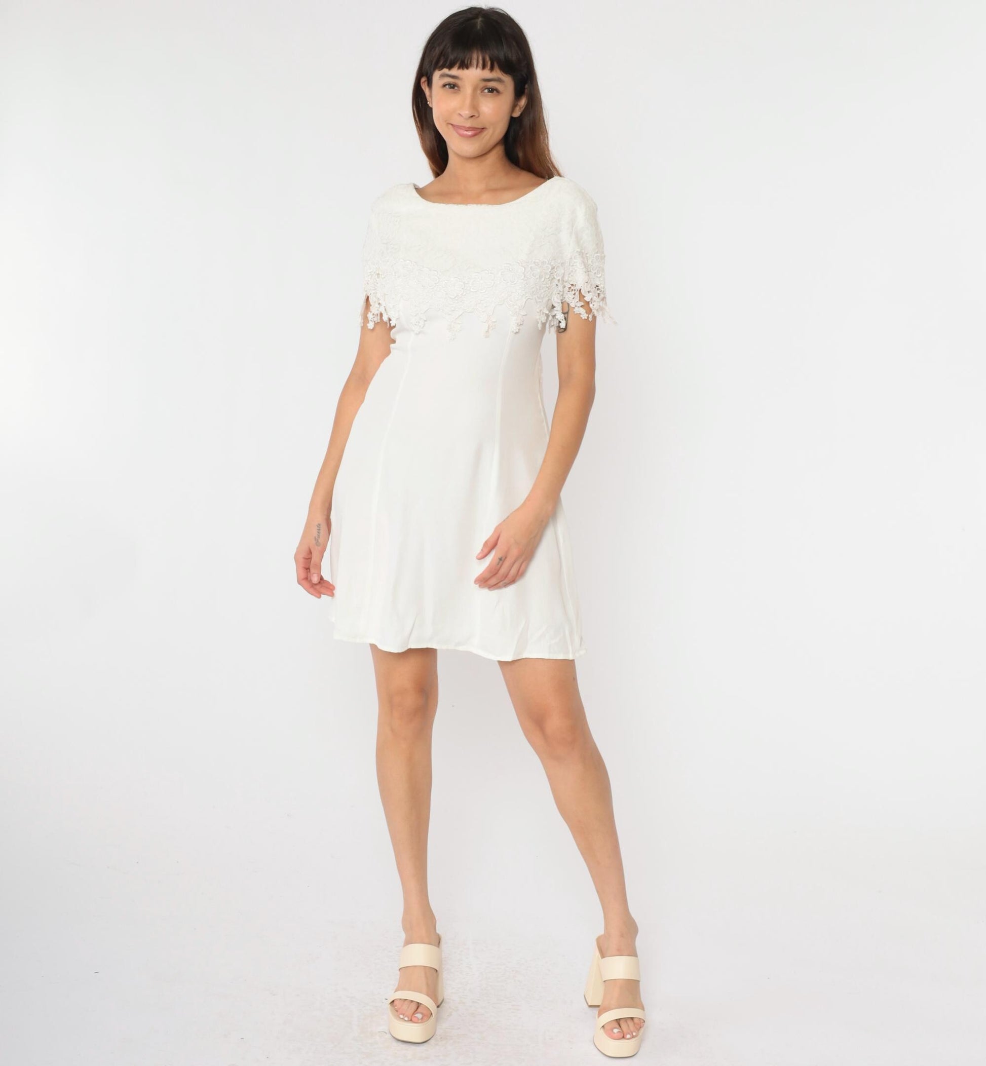 90s White Lace Mini Dress Floral Short Sleeve Bow Back Train Small