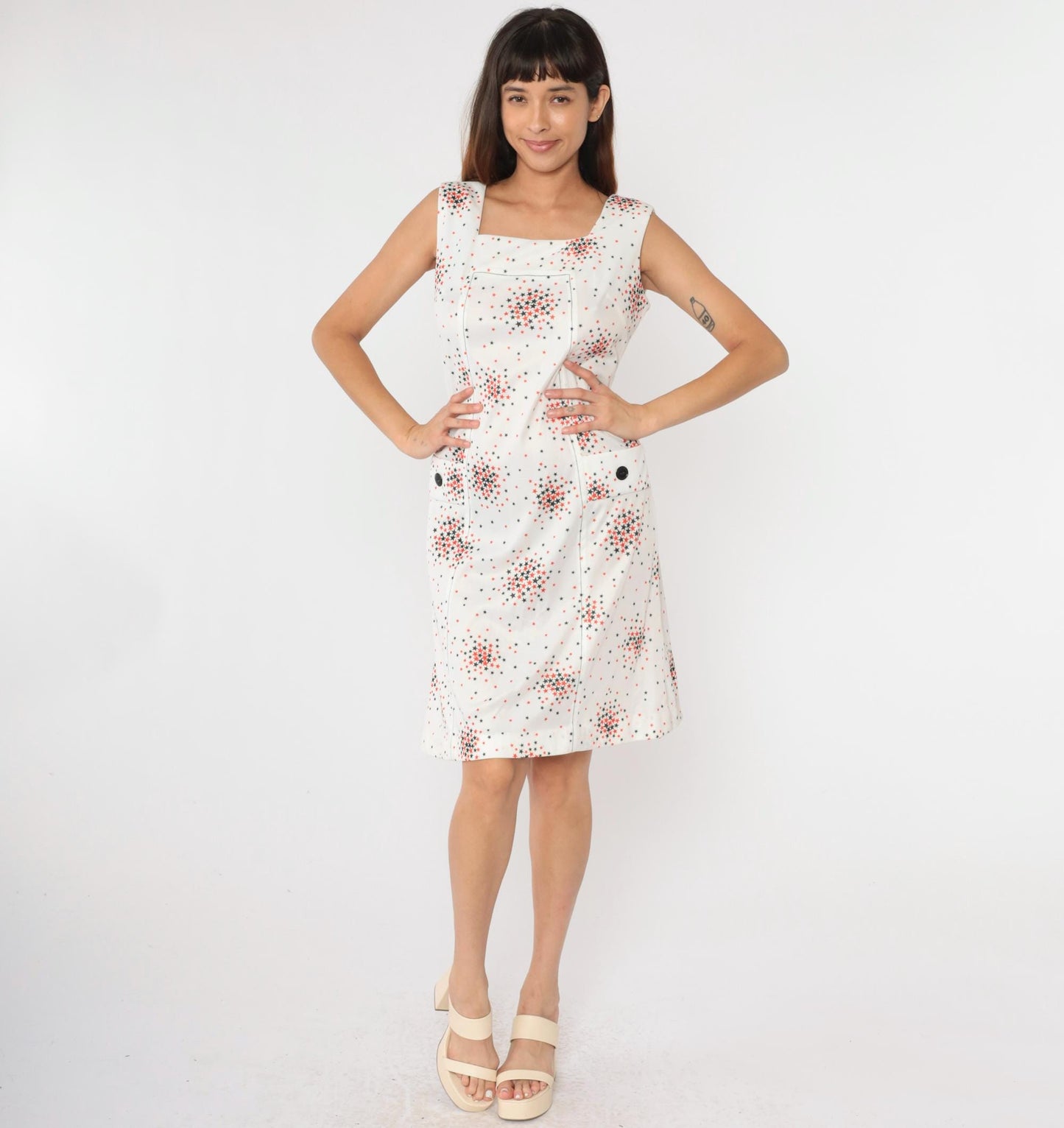 1960s Star Print Shift Dress Square Neck Sleeveless White Black Orange Pockets Medium