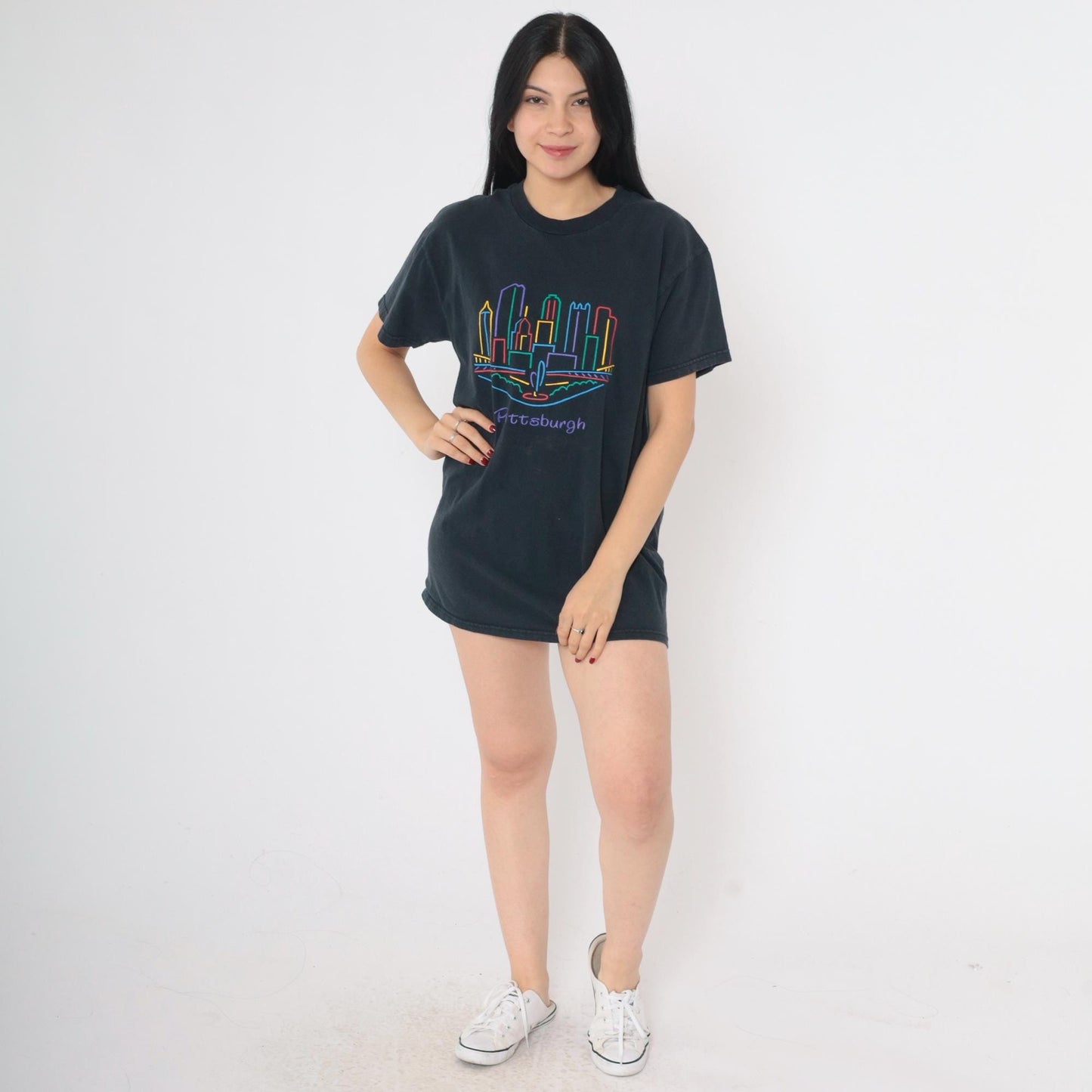 90s Pittsburgh Cityscape Graphic T-Shirt Black Cotton Crewneck Medium