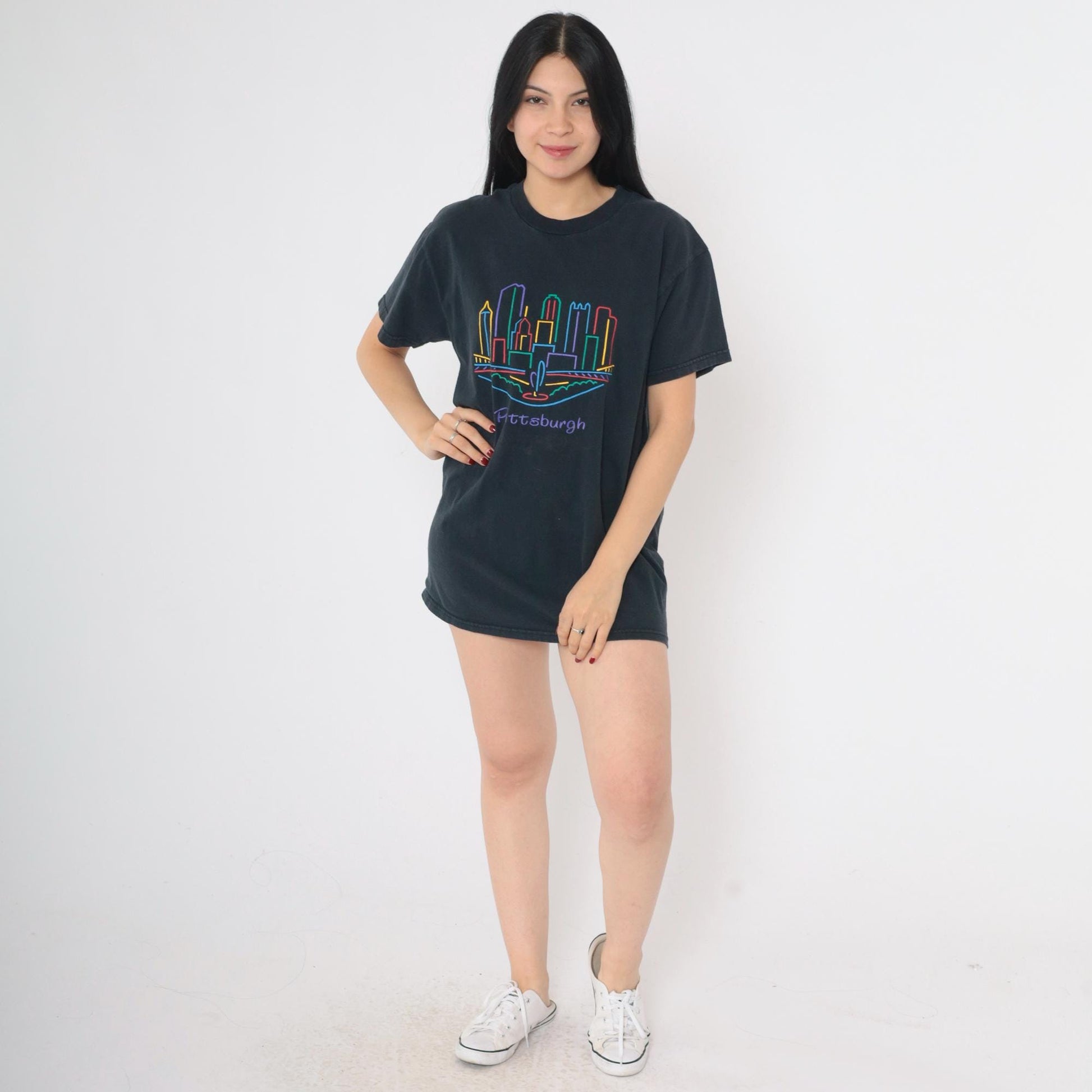 90s Pittsburgh Cityscape Graphic T-Shirt Black Cotton Crewneck Medium