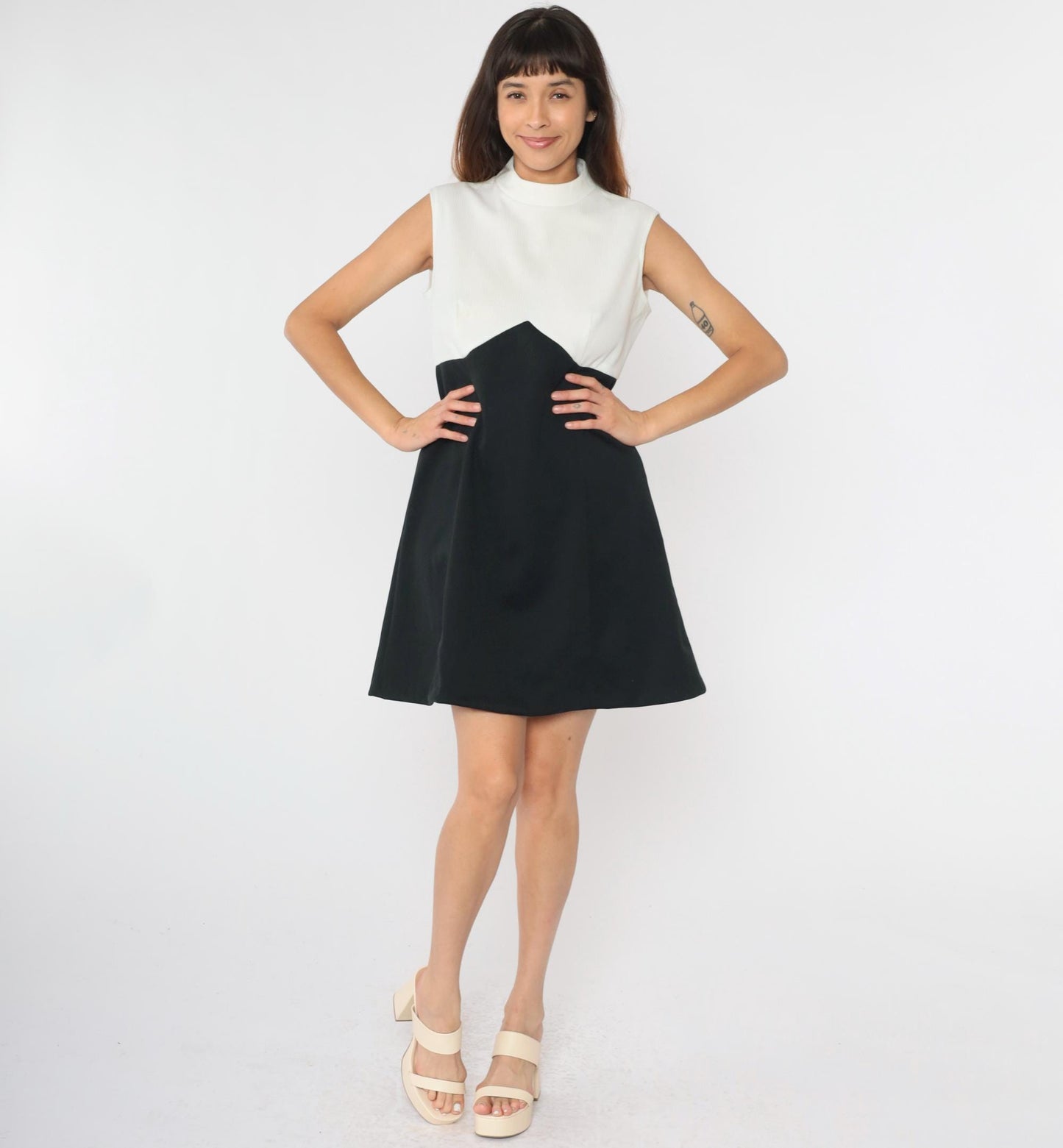70s Color Block Minidress Black White Mock Neck Empire Waist Sleeveless Medium