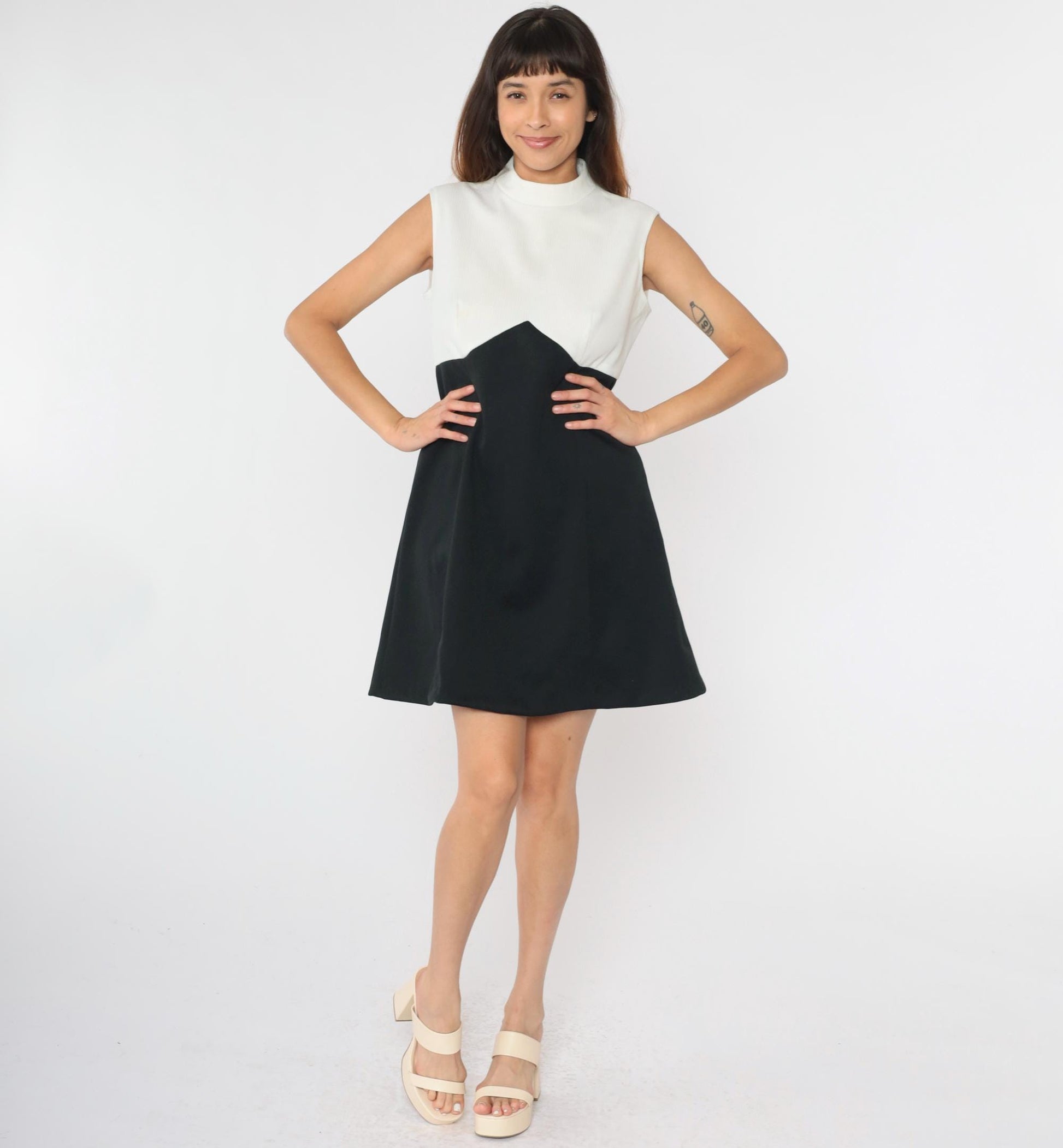70s Color Block Minidress Black White Mock Neck Empire Waist Sleeveless Medium