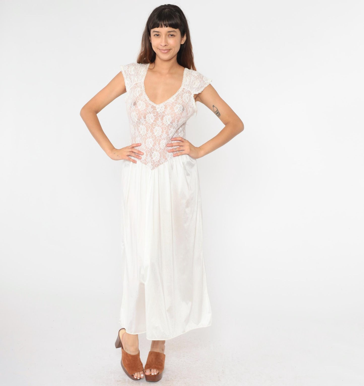 80s White Lace Iridescent Maxi Nightgown Cap Sleeve Low Basque Waist Medium