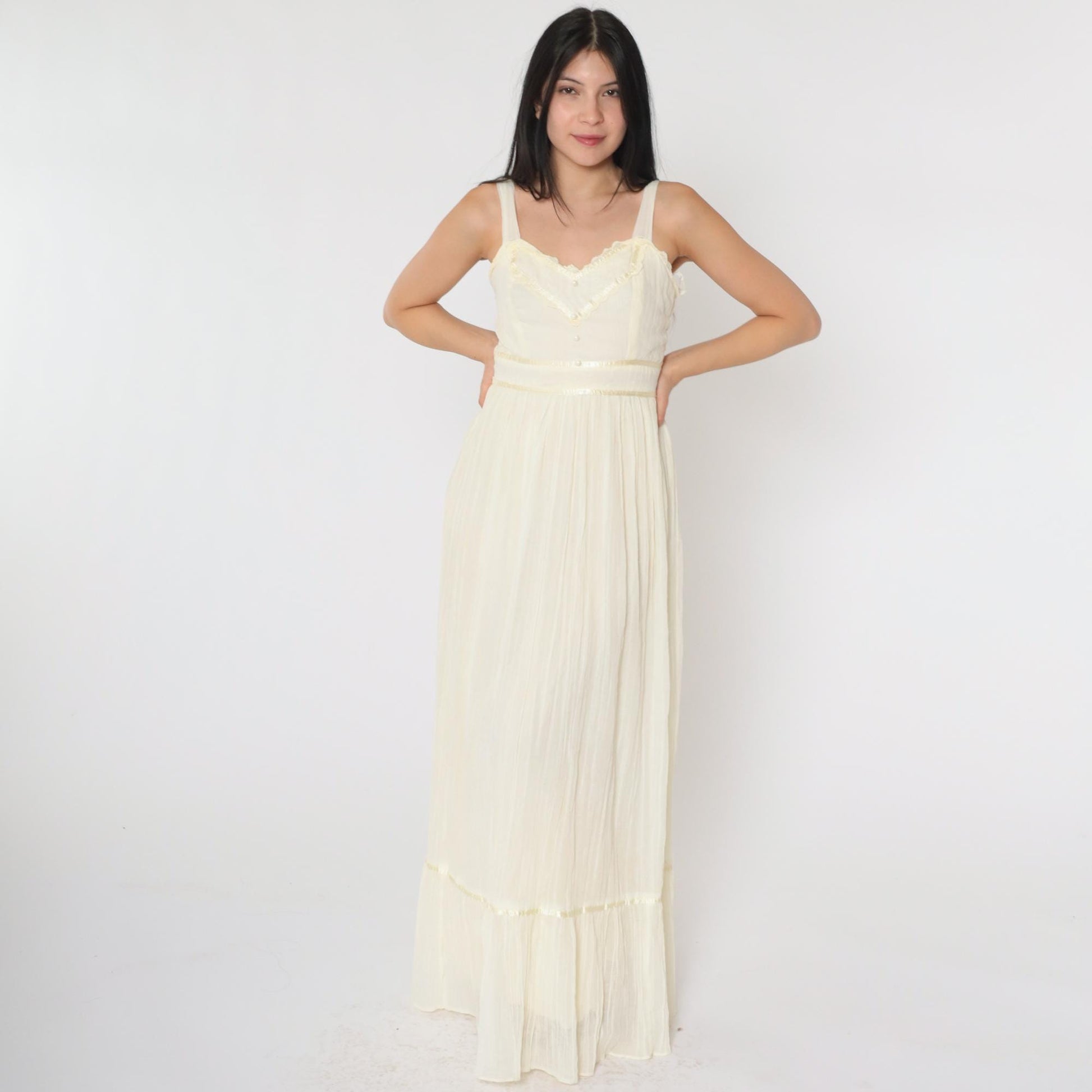 70s Cream Tiered Maxi Dress Sweetheart Neckline Lace Trim Small
