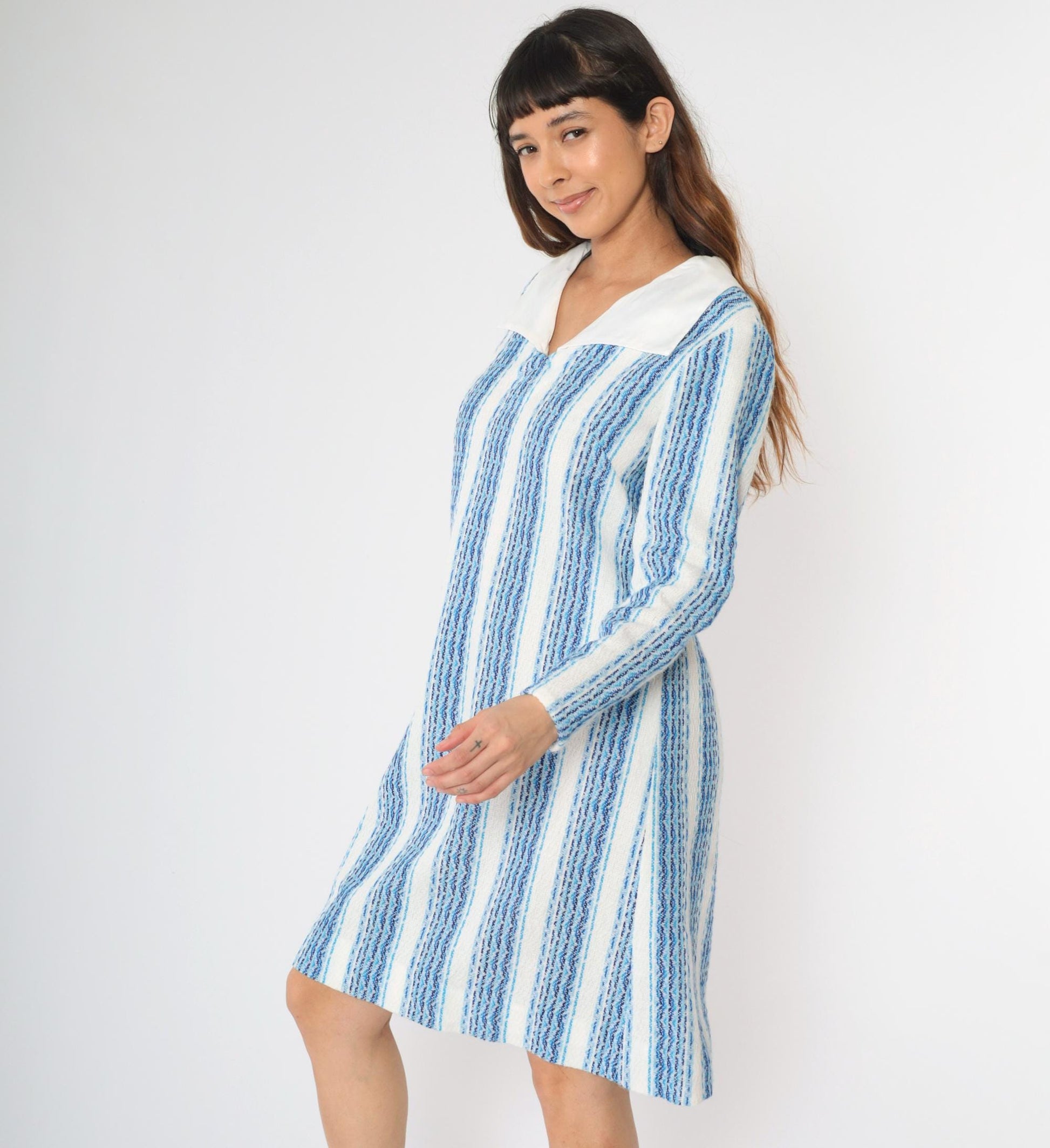 70s Striped Shift Dress White Blue Long Sleeve Collar V Neck Knee Length Medium
