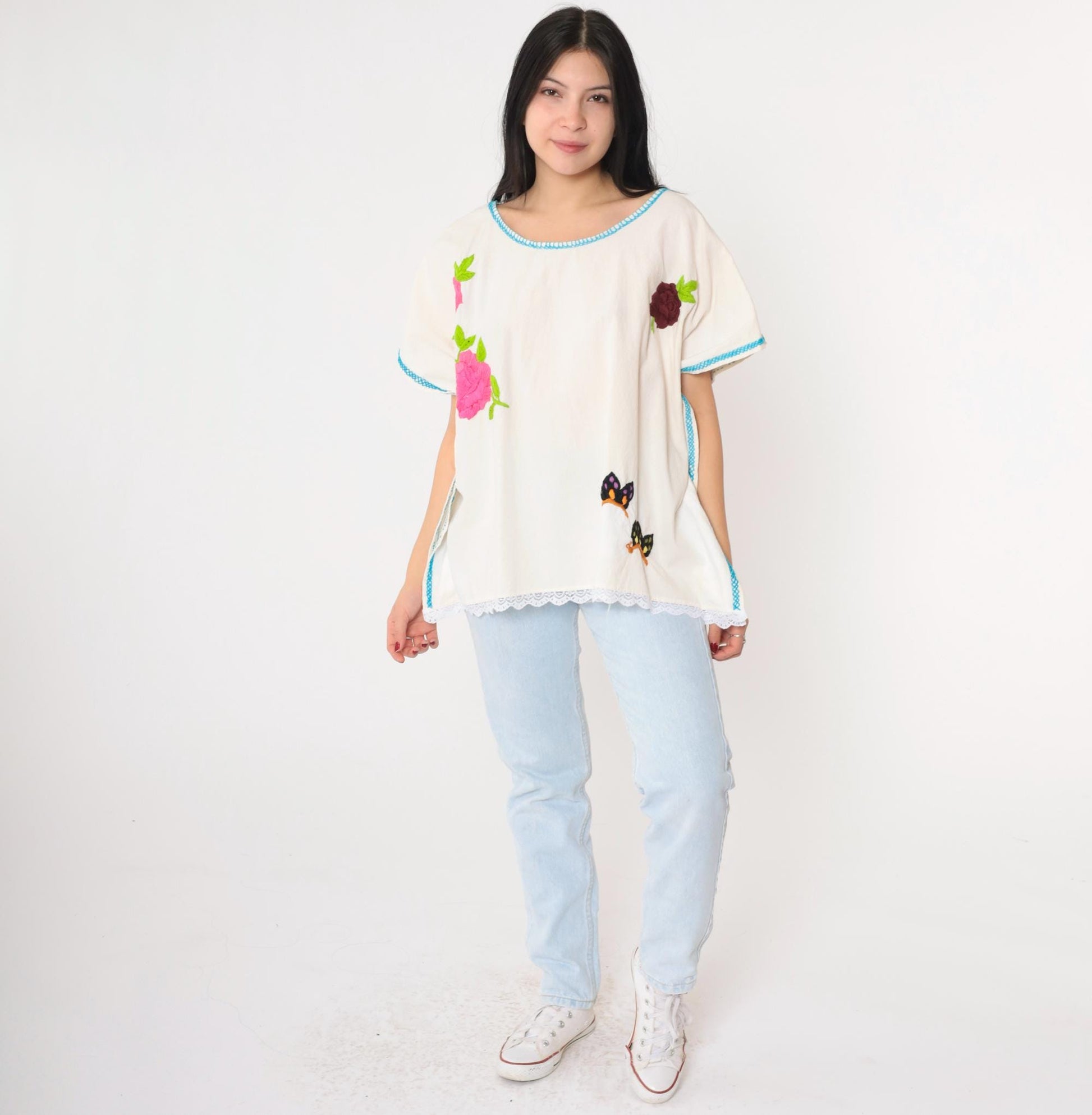 90s Floral Embroidered Blouse Cream Butterfly Tunic Scoop Neck Medium Large