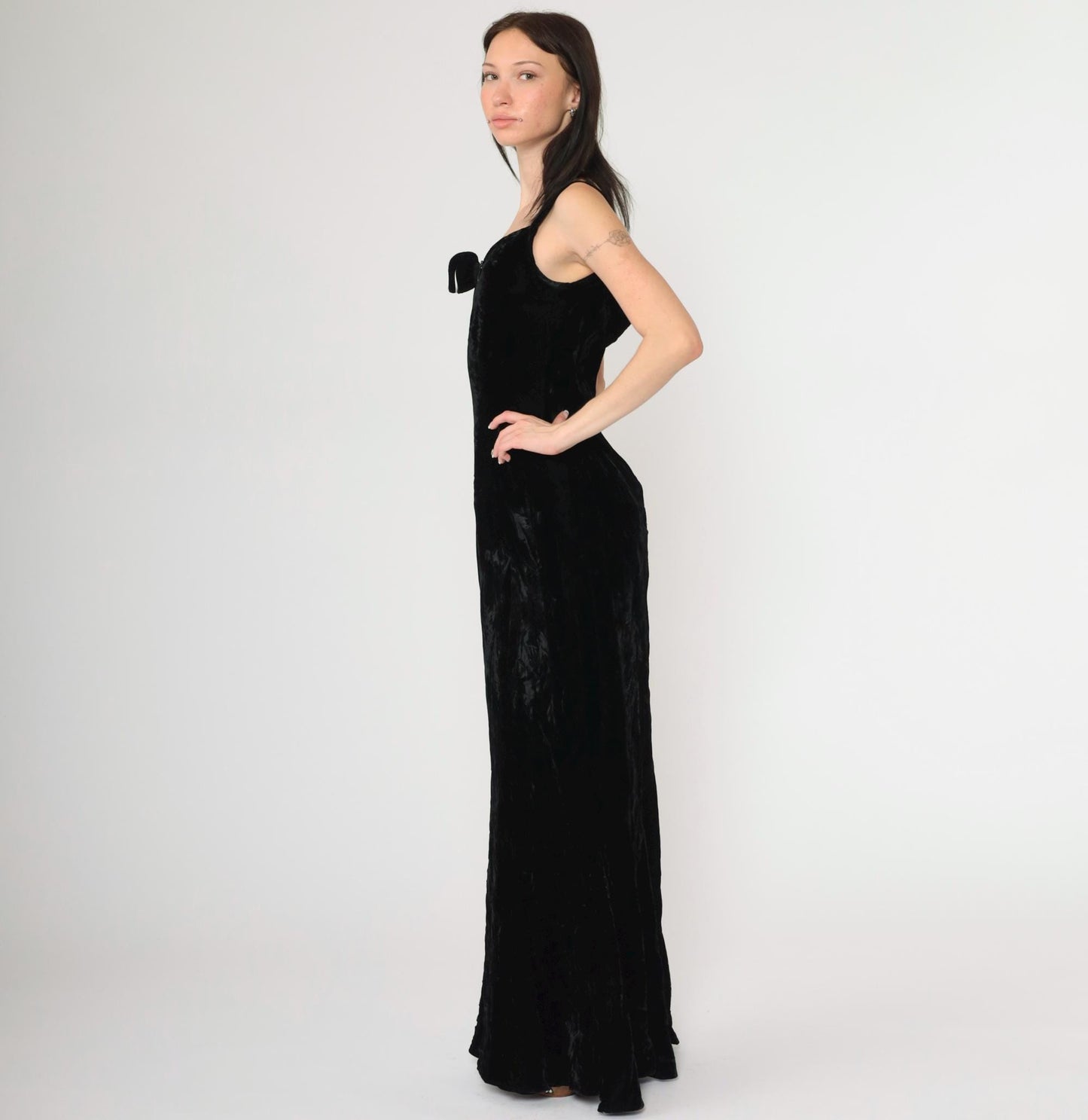 90s Black Velvet Maxi Dress Rosette Sweetheart Neckline Sleeveless Small