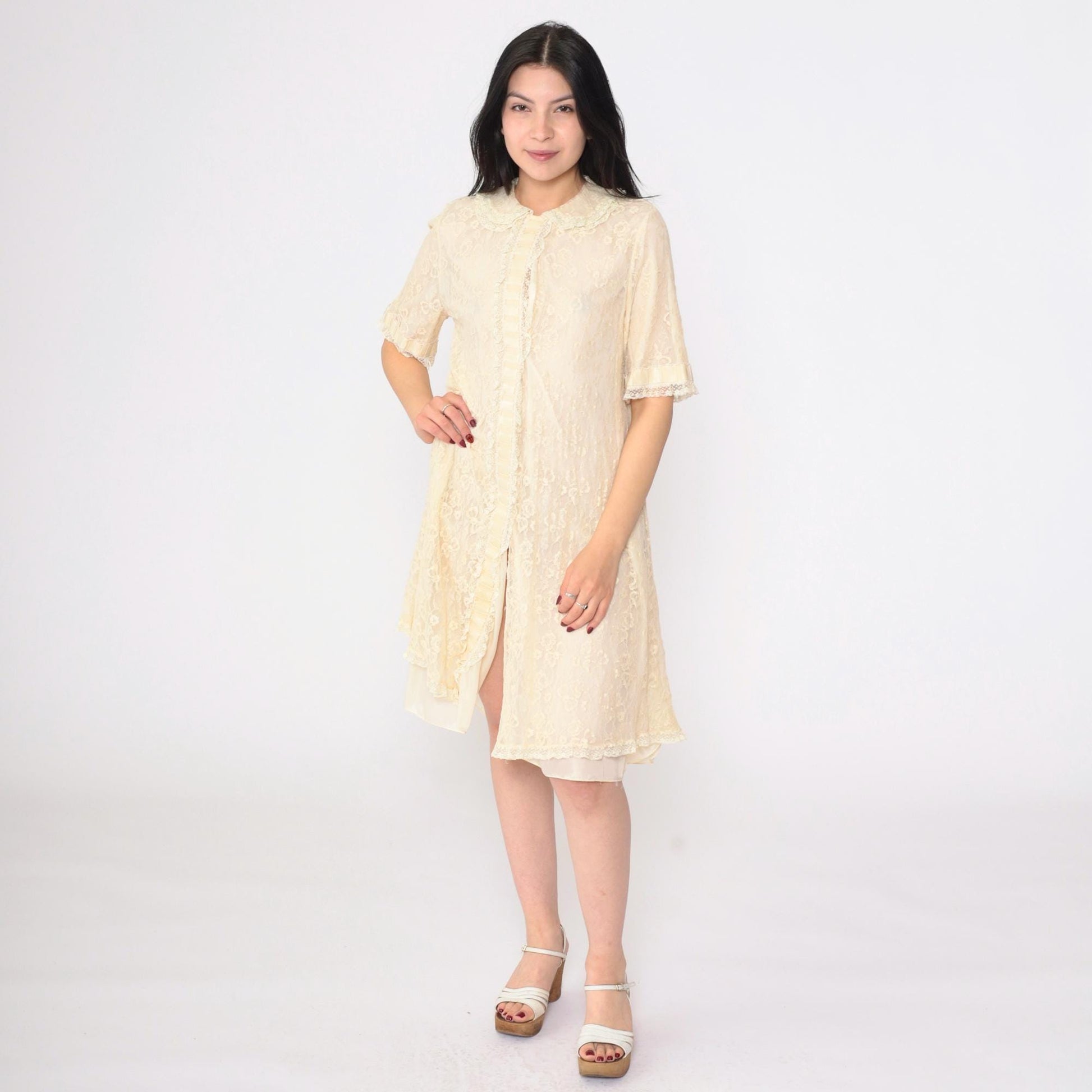 1960s Cream Lace Nightgown Peter Pan Collar Snap Front Small