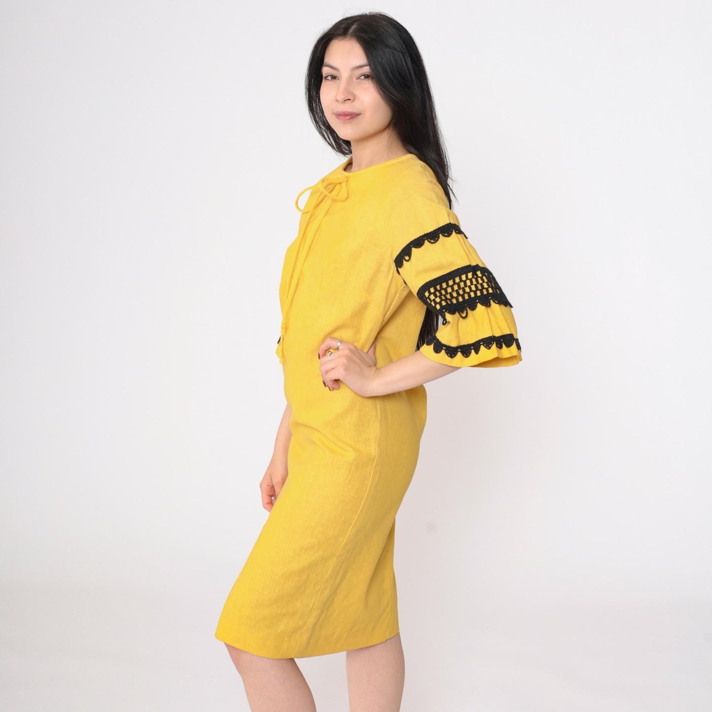 1960s Mod Yellow Shift Dress Bell Sleeve Black Crochet Trim Knee-Length Small
