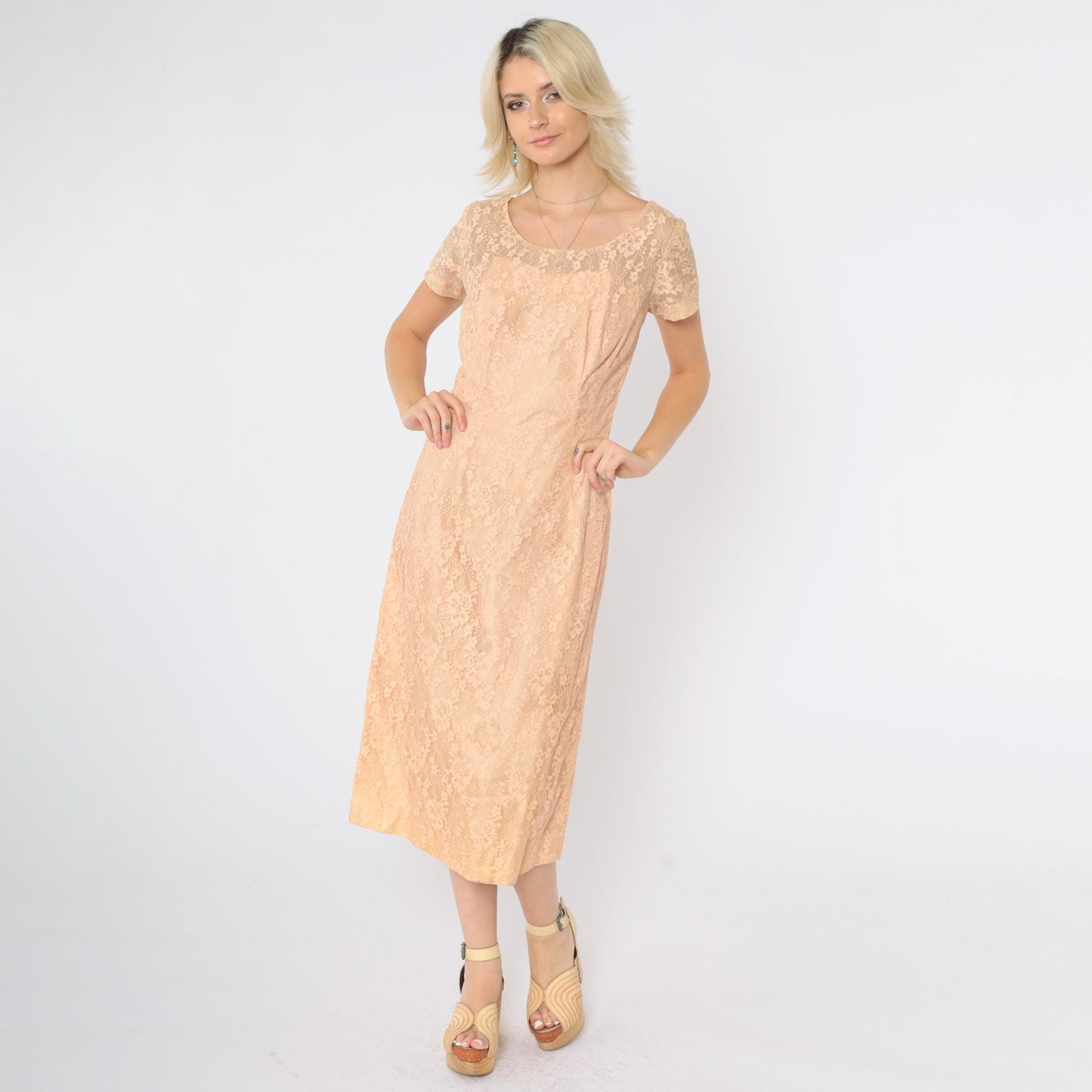 1960s Peach Lace Midi Dress Sweetheart Neckline Short Sleeve Small