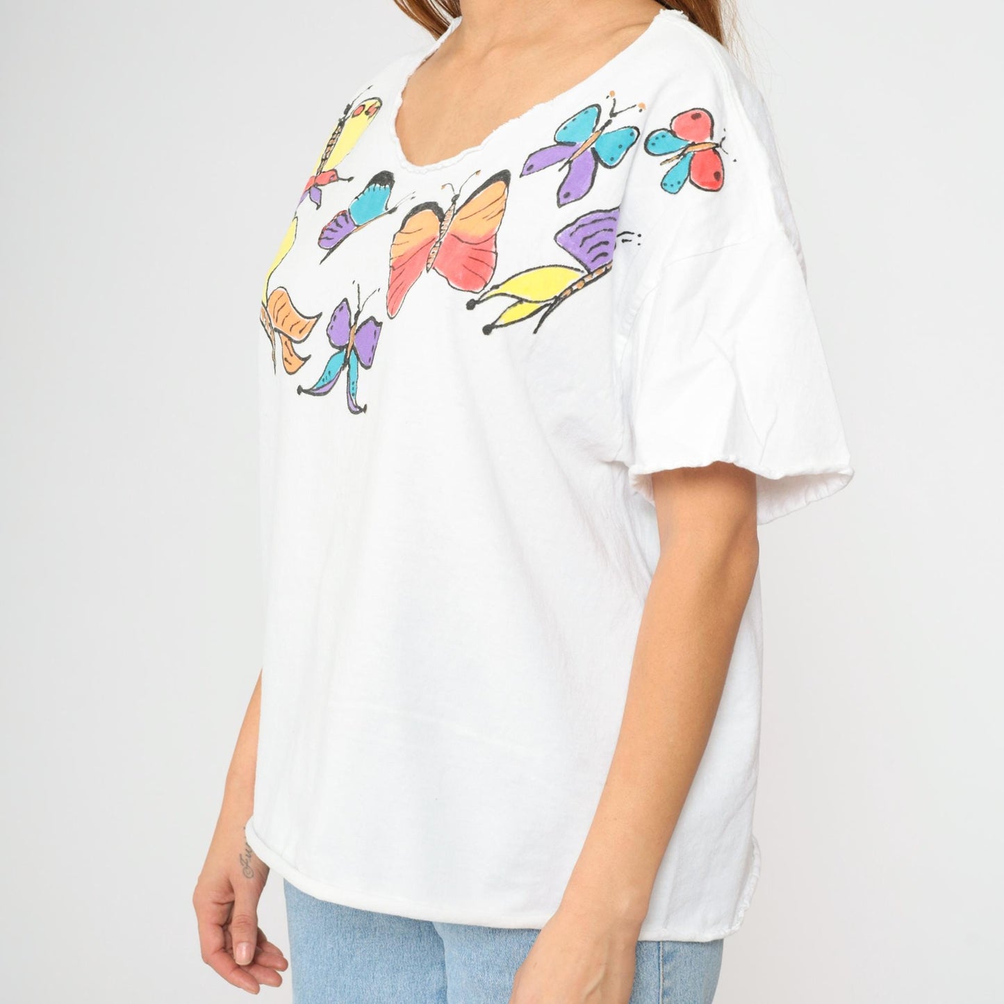 90s White Butterfly Graphic T-Shirt Raw Neckline Scoop Neck Extra Large XL