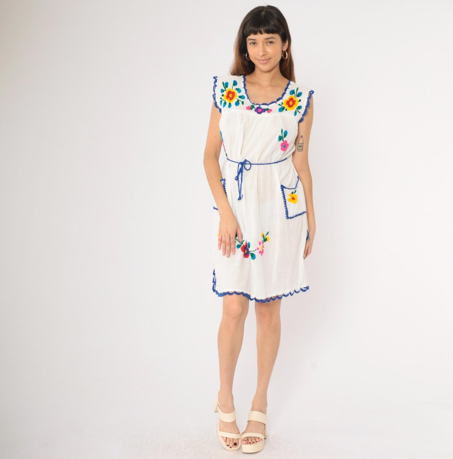 90s Mexican Embroidered White Cotton Gauze Mini Dress Floral Scallop Trim Medium M
