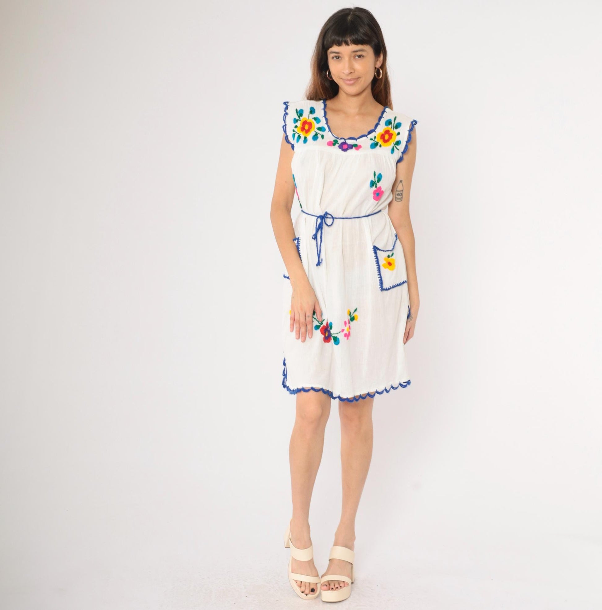 90s Mexican Embroidered White Cotton Gauze Mini Dress Floral Scallop Trim Medium M