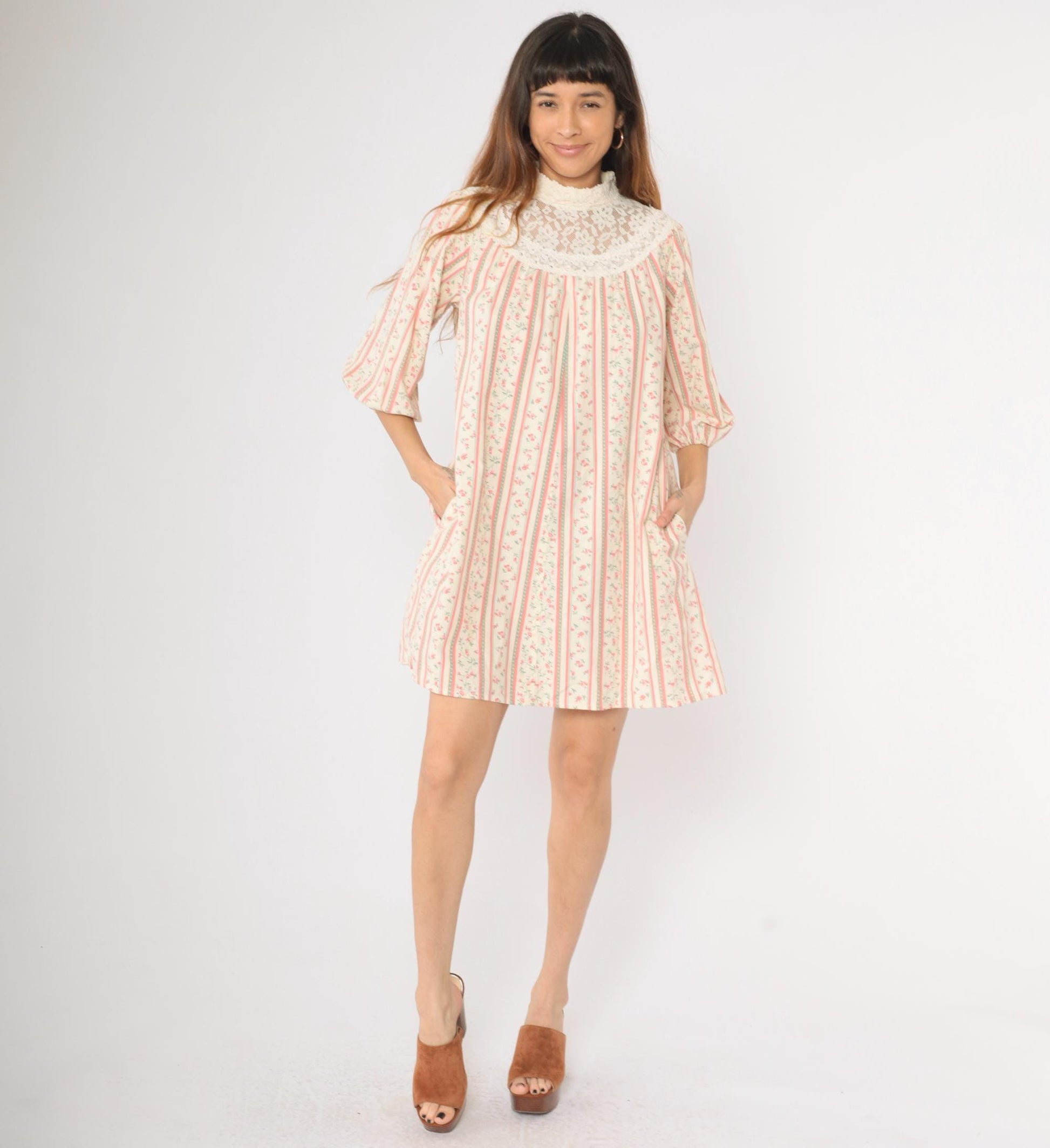 70s Princess Kaiulani Hawaiian Mini Dress Lace Yoke Balloon Sleeve Cream Pink Medium