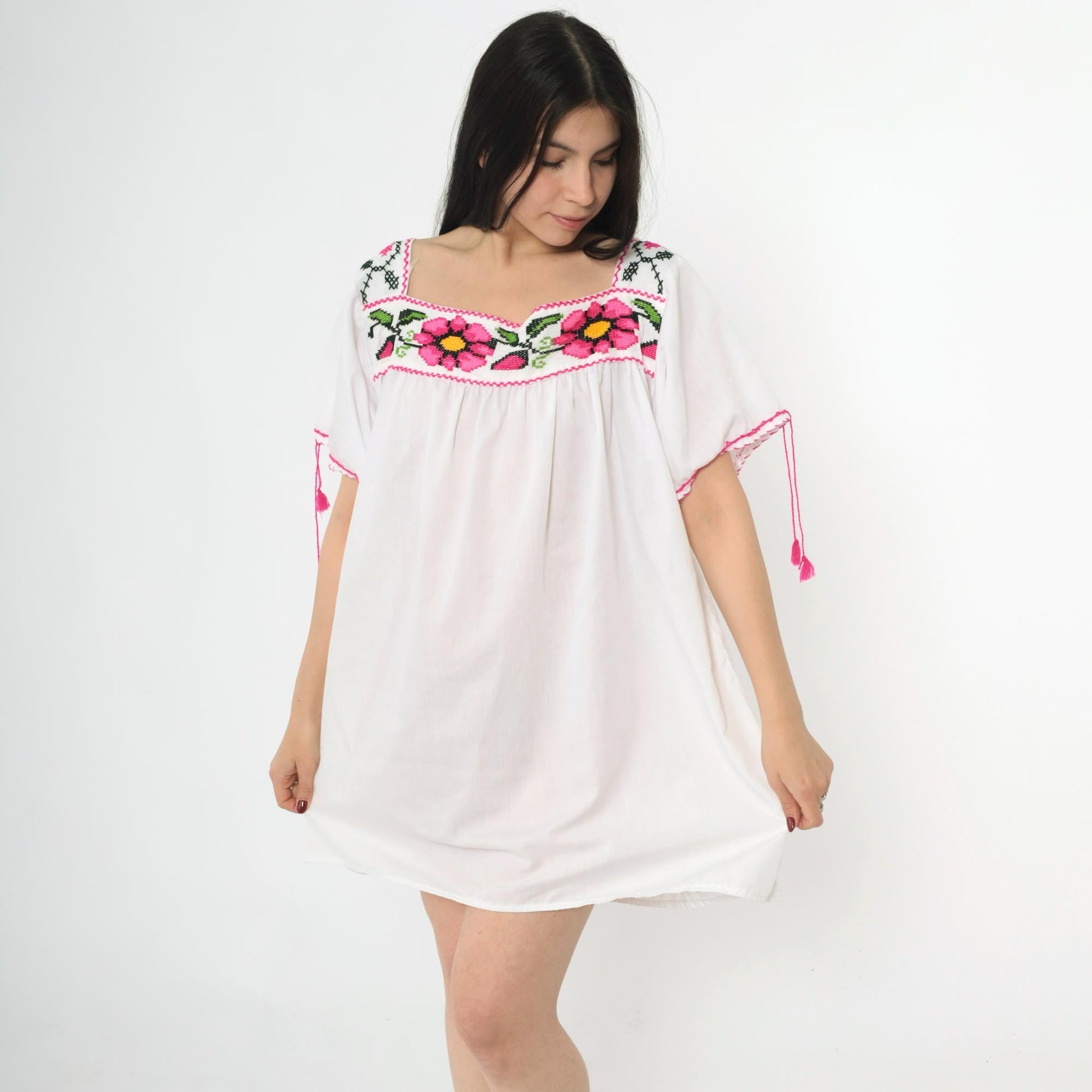 90s Mexican White Floral Embroidered Mini Dress Short Sleeve Large L