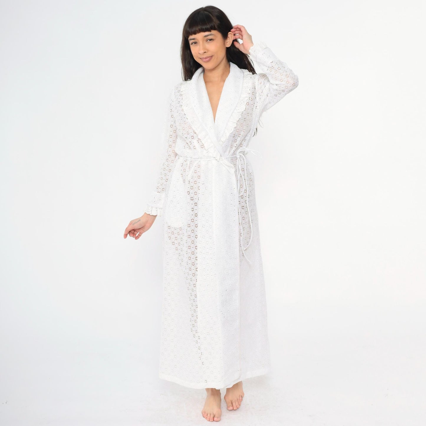 70s White Eyelet Lace Robe Long Sleeve Ruffle Trim Wrap Belted Small