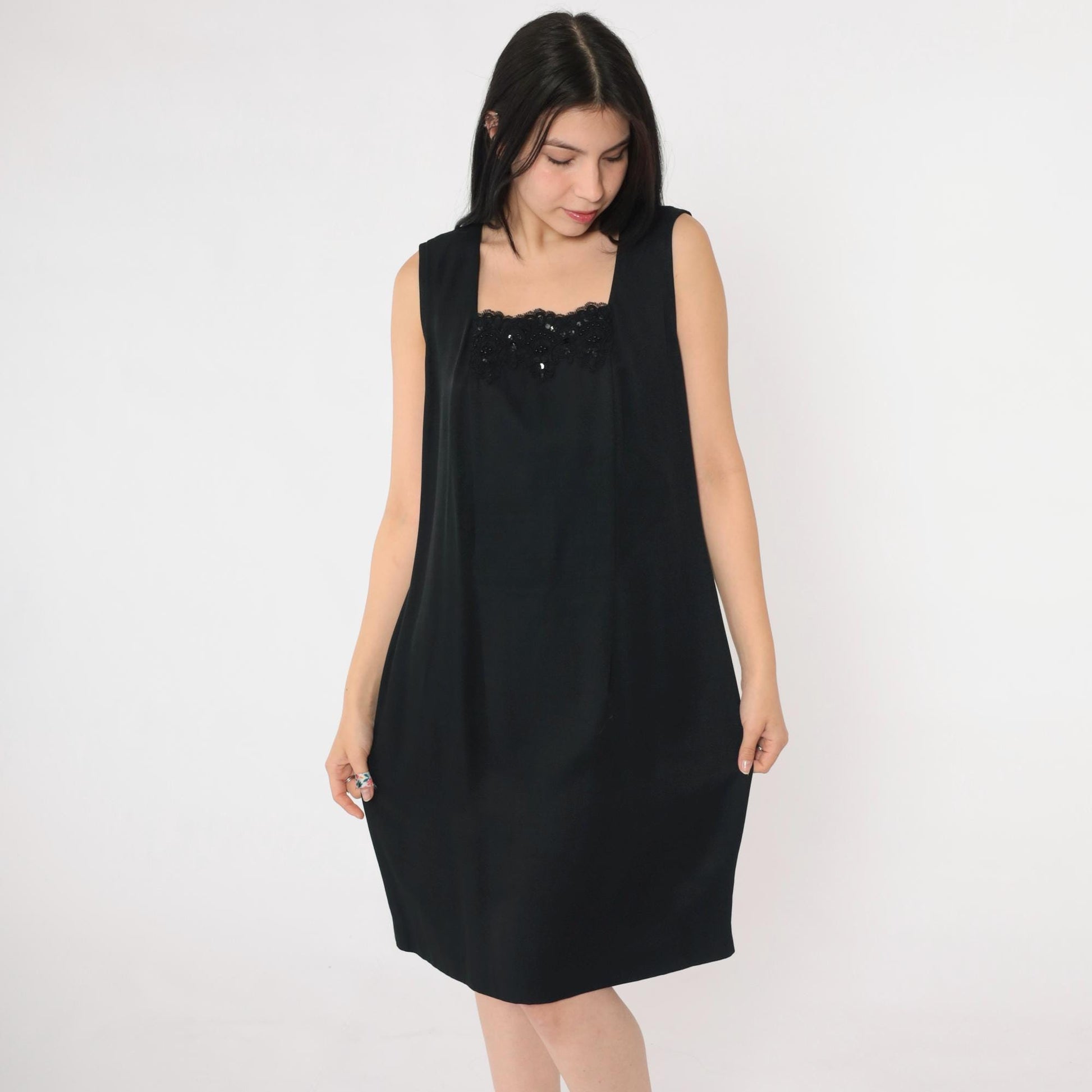 90s R & M Richards Black Sequin Beaded Lace Neckline Knee-Length Sheath Dress Large