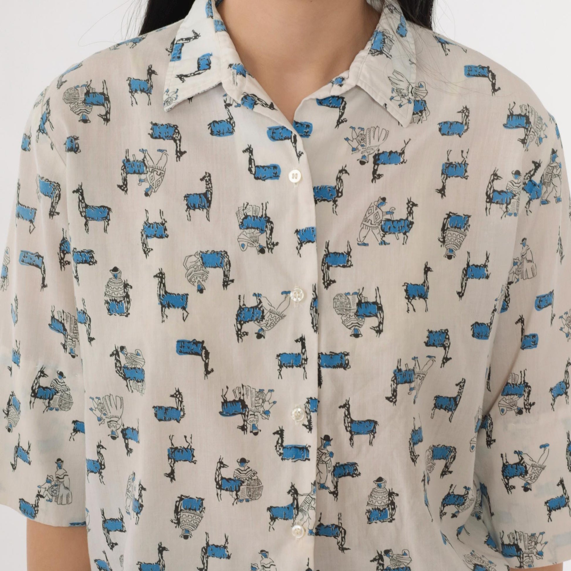 60s Majestic Llama Print Button Up Shirt White Blue South American Motif Medium