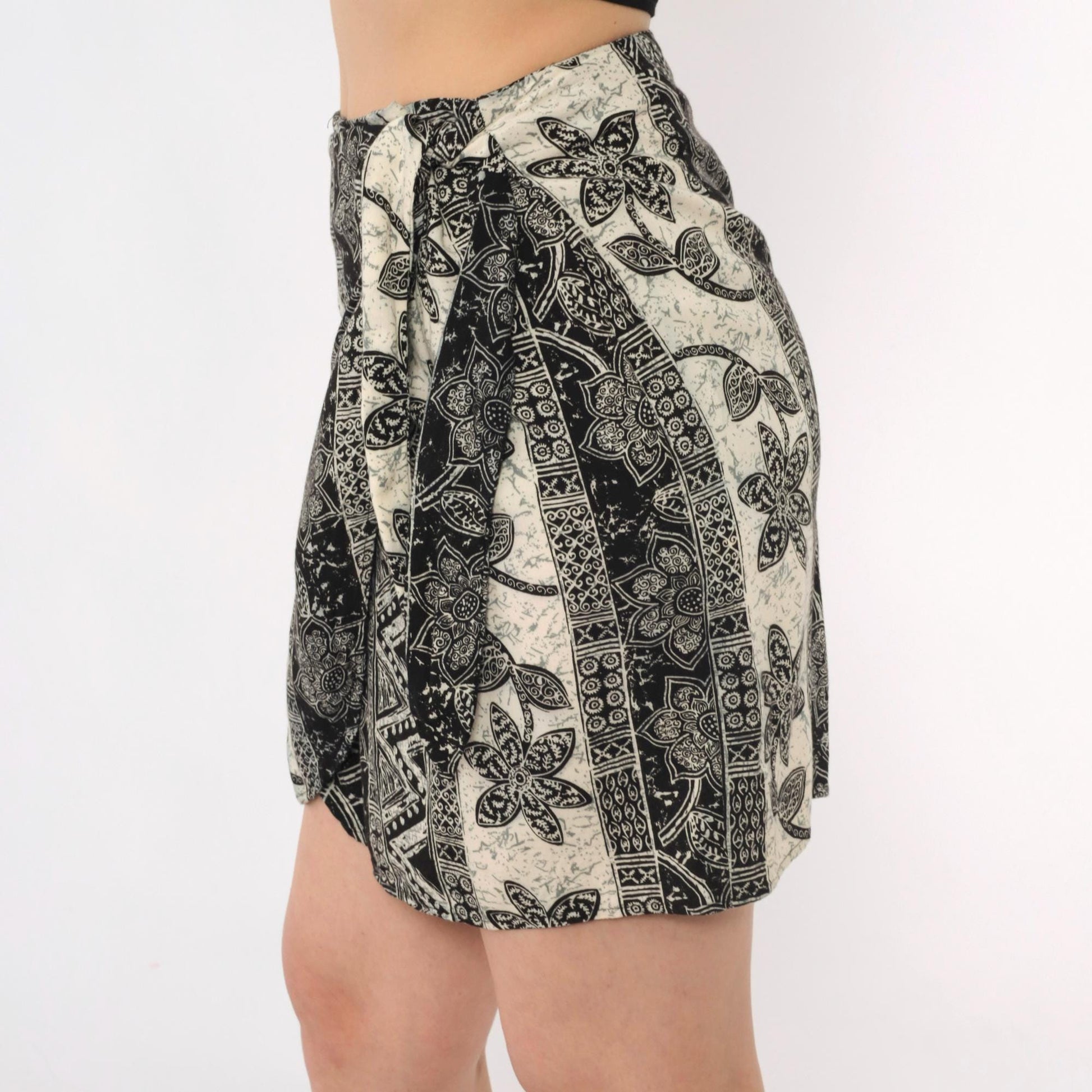90s Streetusfar Floral Wrap Skirt Black White Striped Mini XS