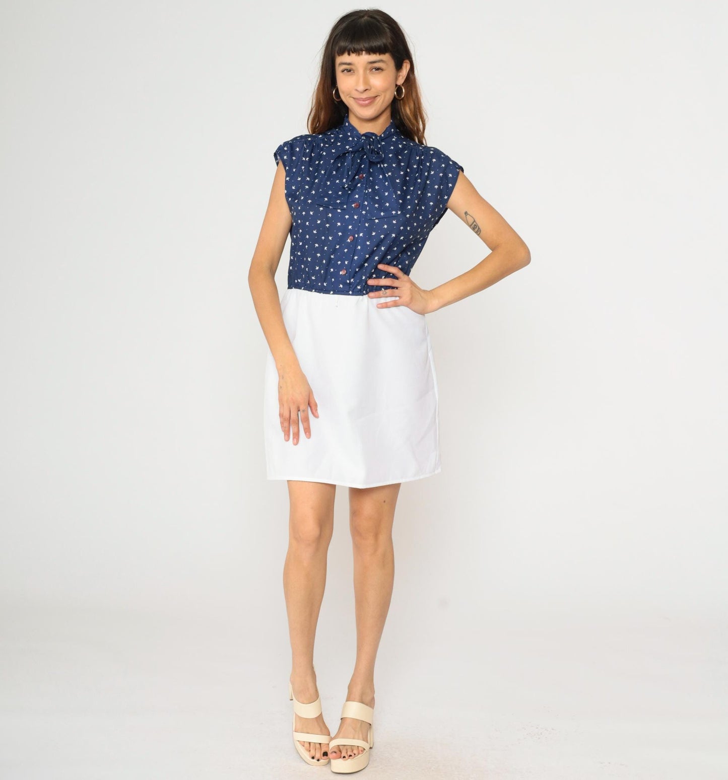 70s Two-Tone Mini Dress Navy White Ascot Bow Cap Sleeve Button Front Medium