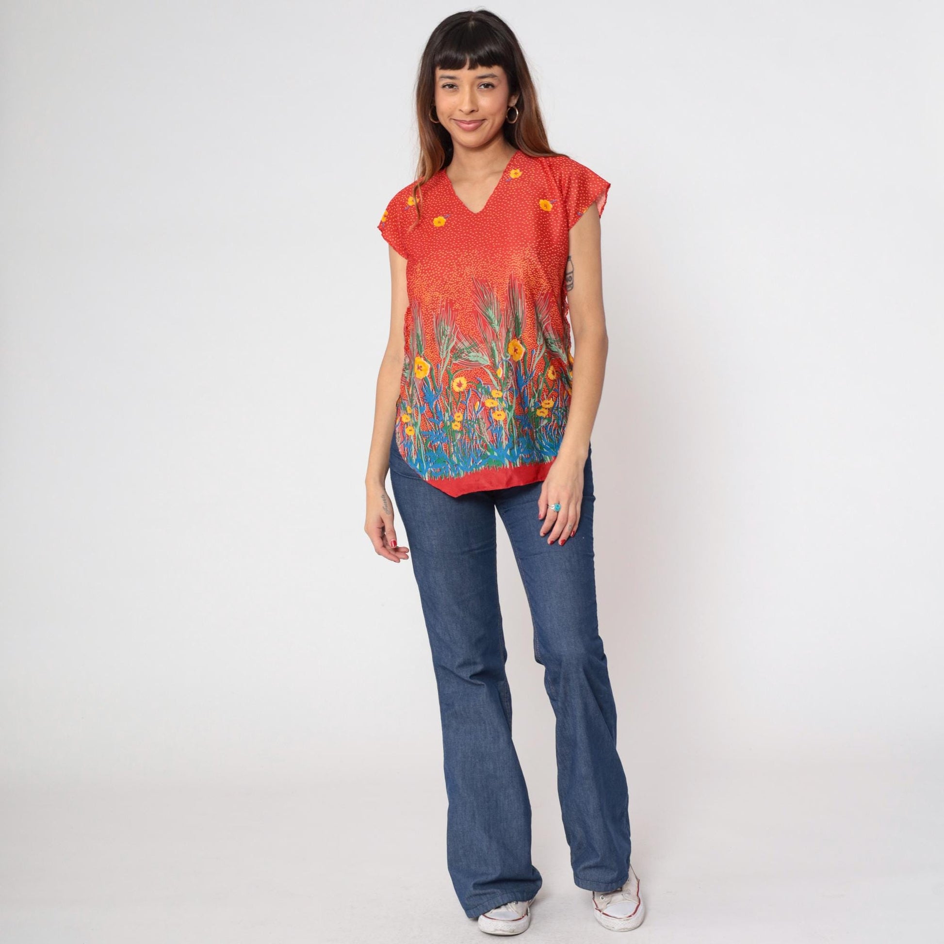 70s Red Floral Blouse V Neck Cap Sleeve Curved Hem Small