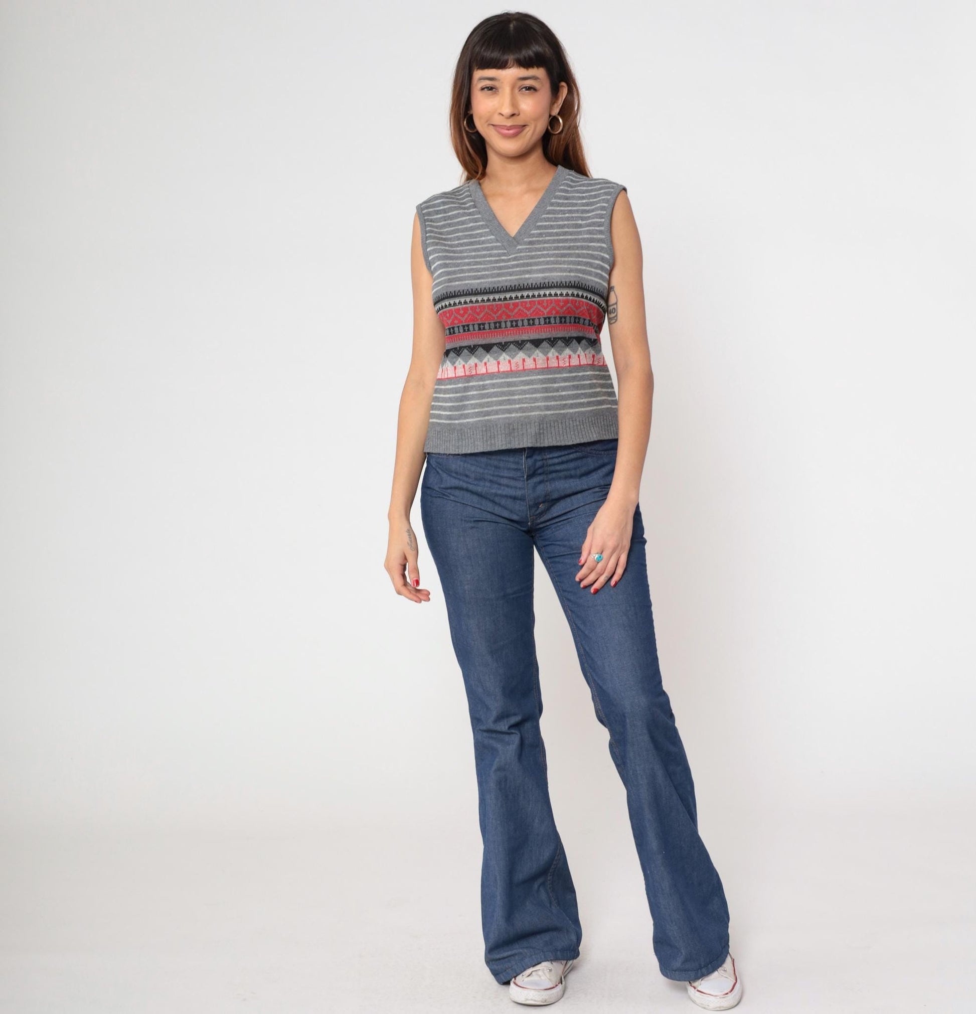 1970s Geometric Striped Knit Vest Grey Red White V-Neck Sleeveless Small