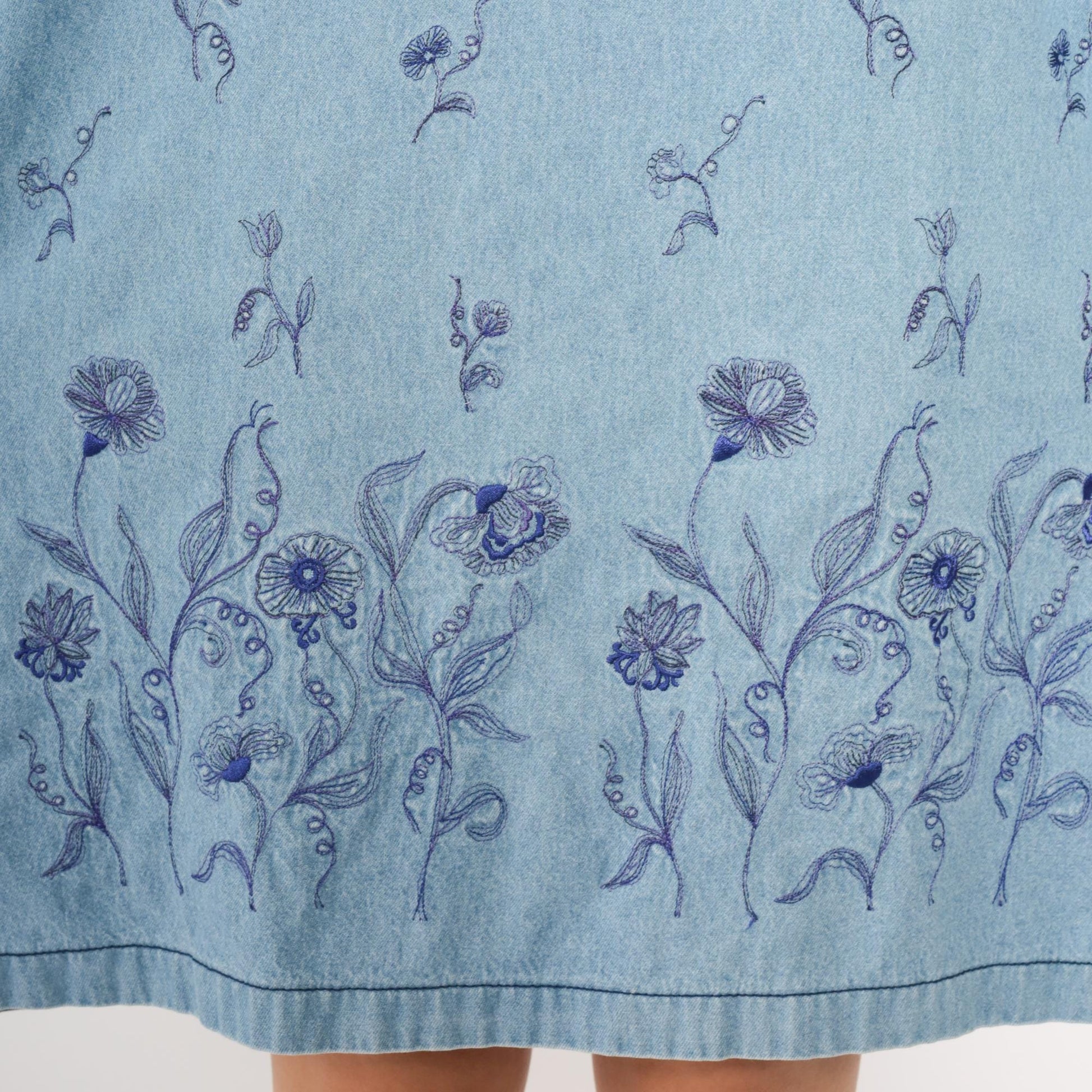 90s Monique Fashions Denim Jumper Dress Light Blue Floral Embroidered Midi Medium