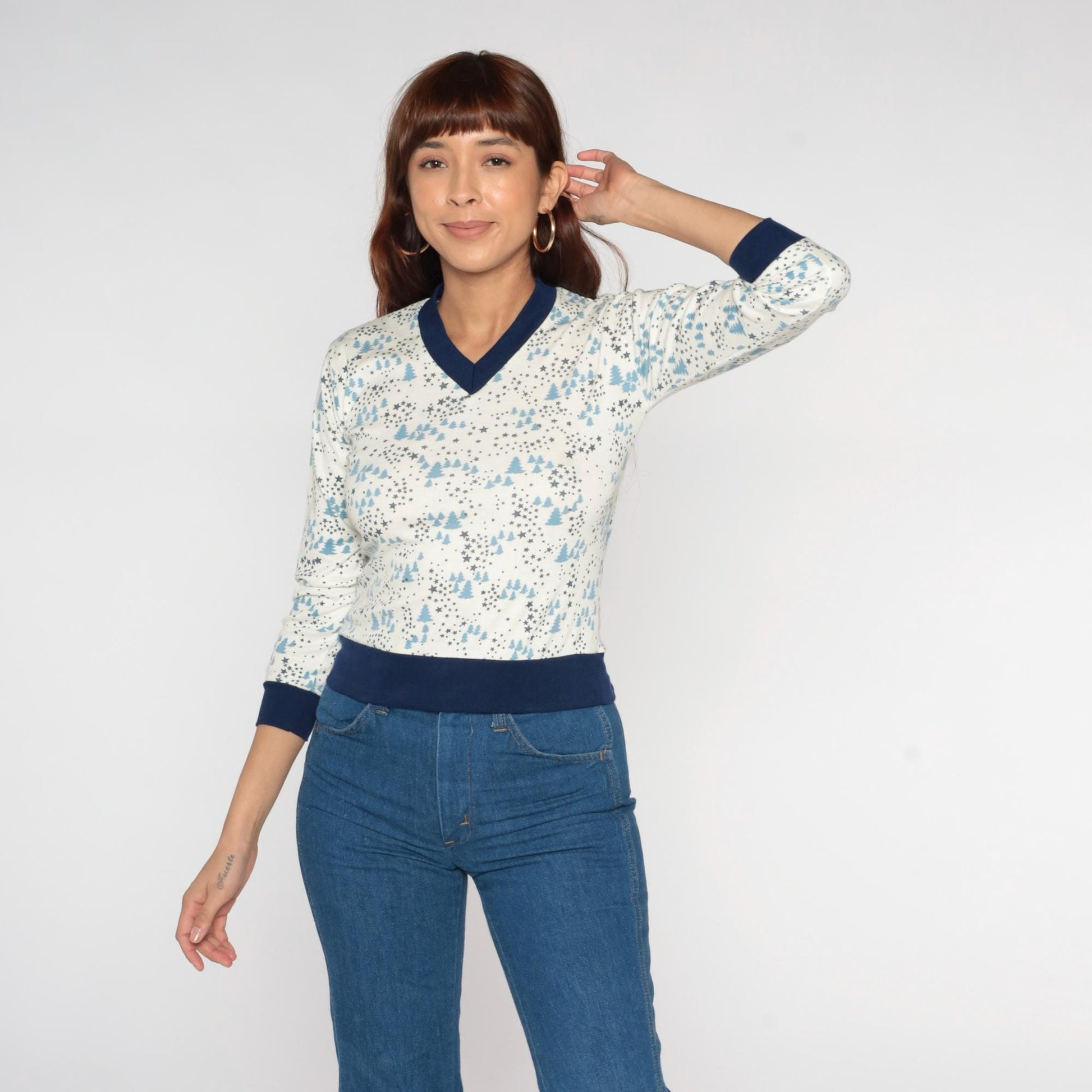 80s Christmas Tree Stars Ringer Sweater White Navy Trim V-Neck Small