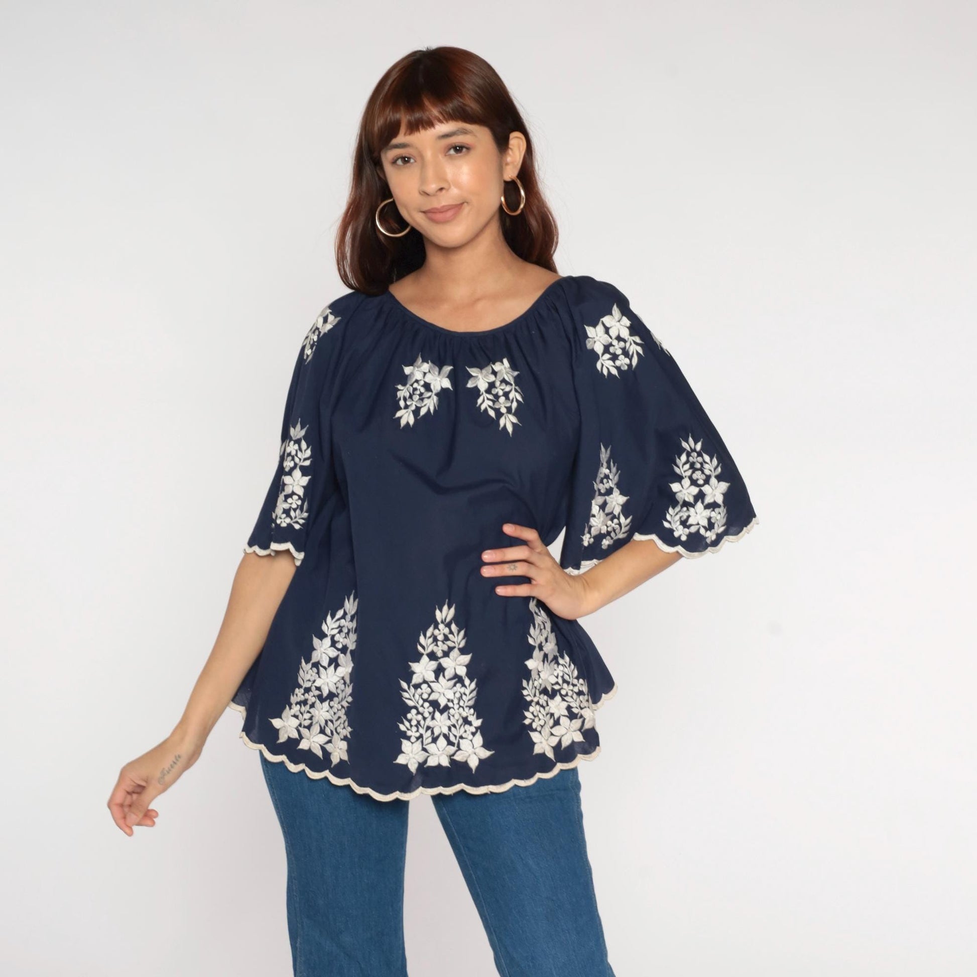 70s Embroidered Peasant Blouse White Navy Floral Bell Sleeve Tunic Medium