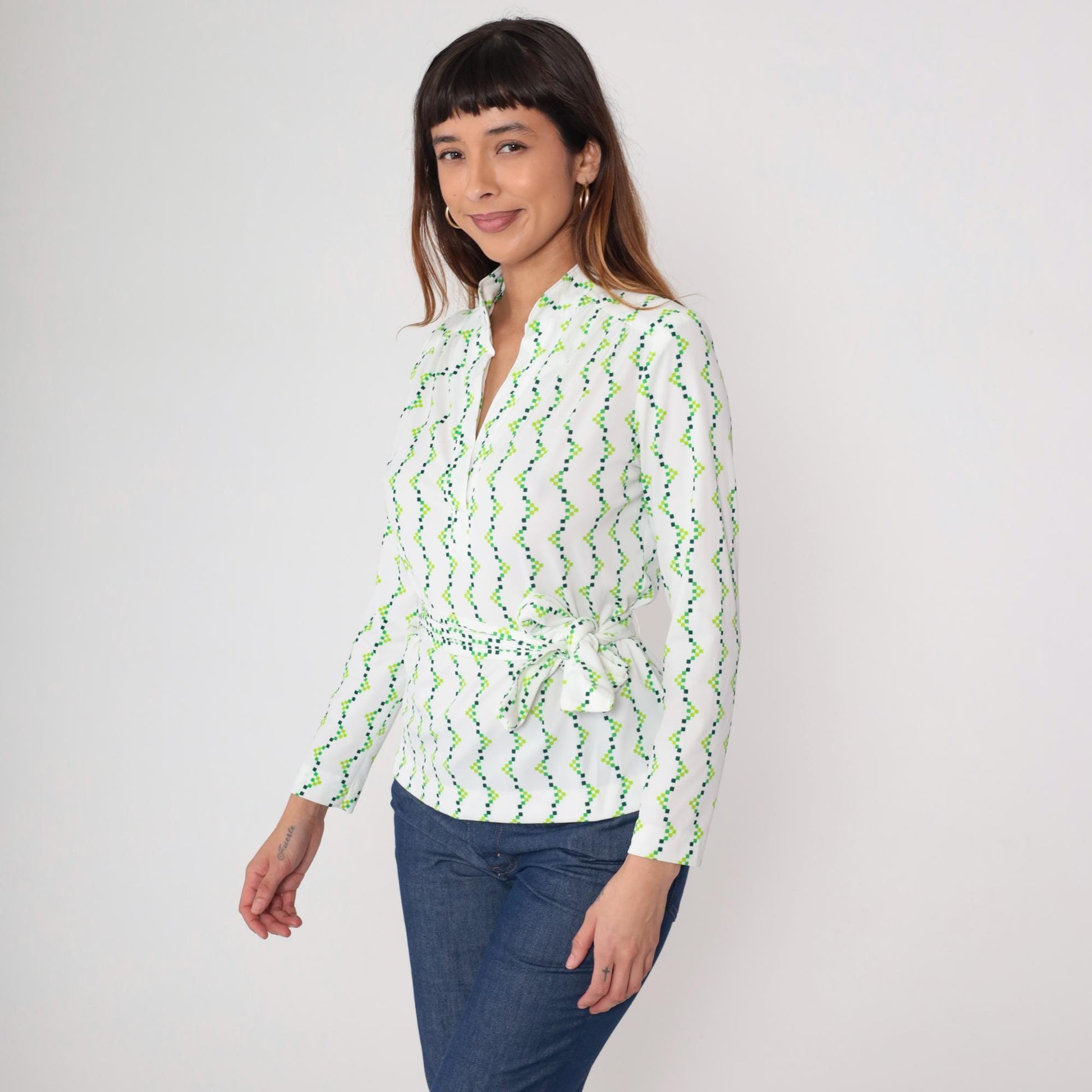 70s White Green Geometric Zigzag Blouse V Neck Wrap Tie Waist Small