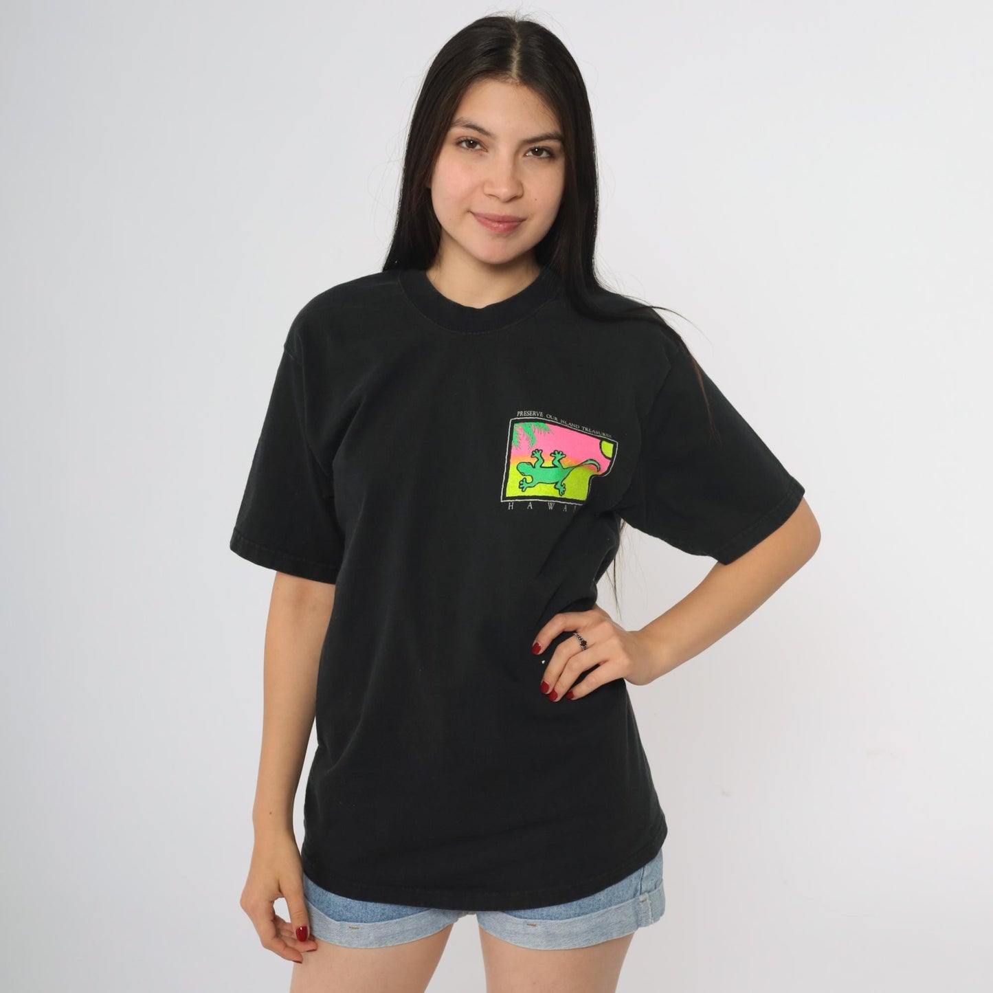 90s Hawaii Gecko Conservation T-Shirt Black Neon Sunset Graphic Medium