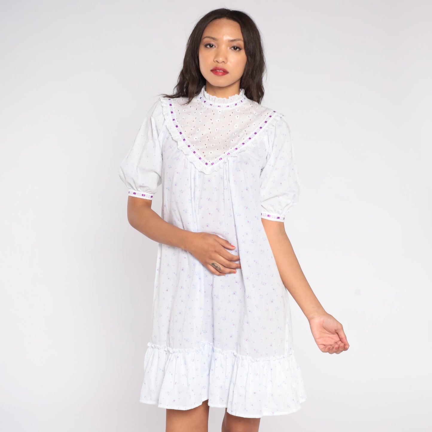 70s White Cotton Floral Dress Puff Sleeve Purple Ribbon Eyelet Bib Medium M