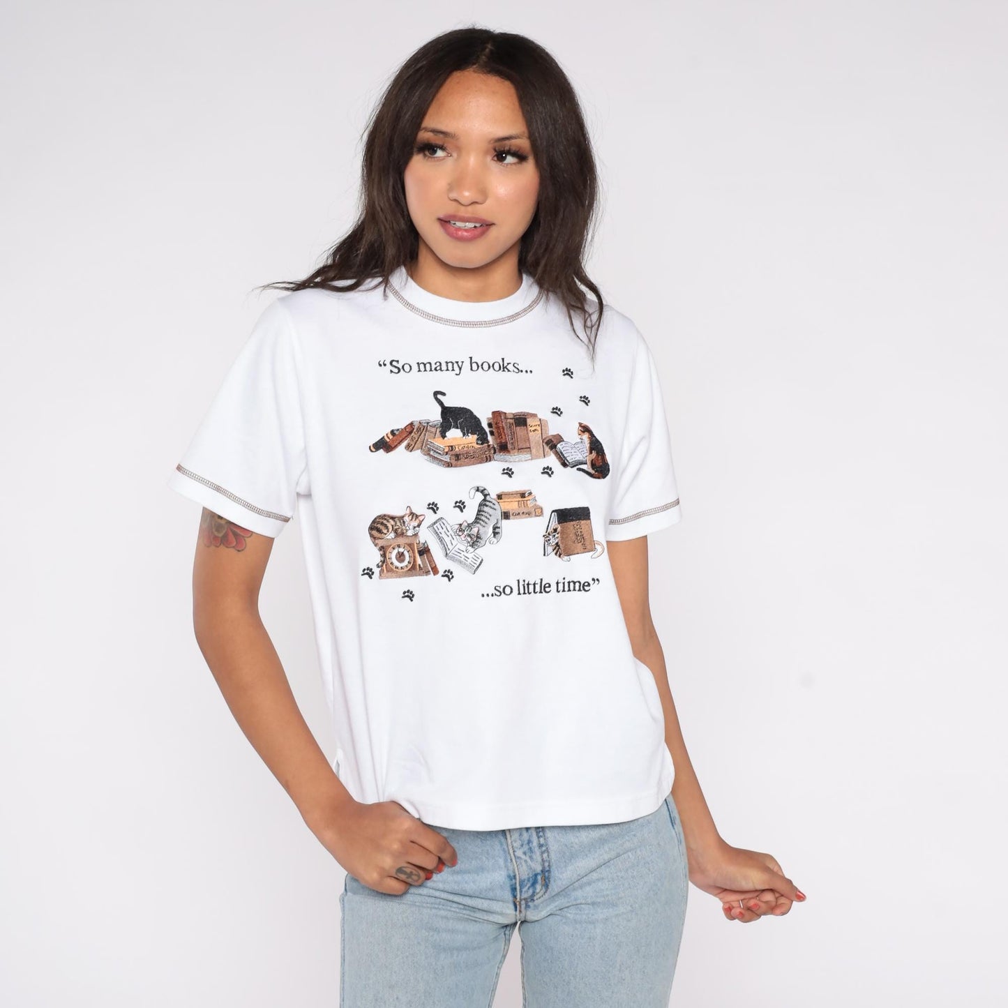 90s Cat Book Lover Graphic Tee White Embroidered Quote Small Petite