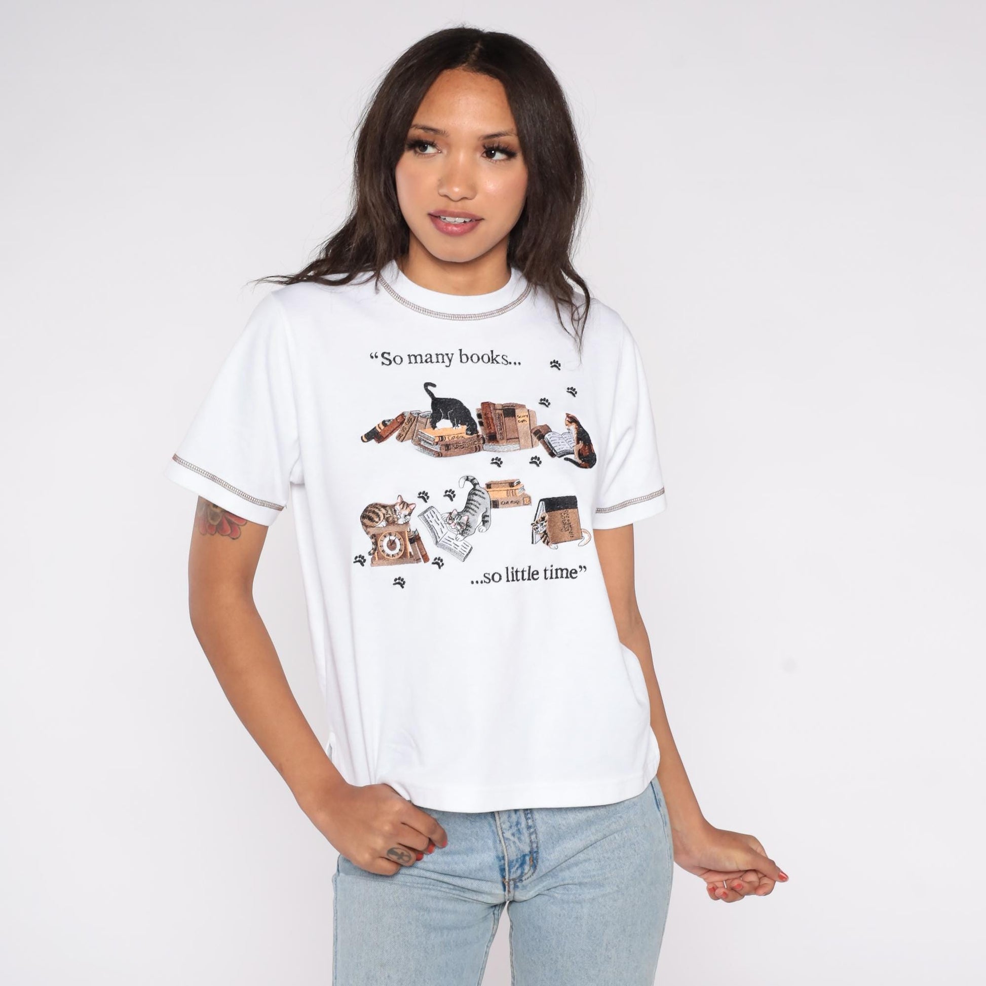 90s Cat Book Lover Graphic Tee White Embroidered Quote Small Petite