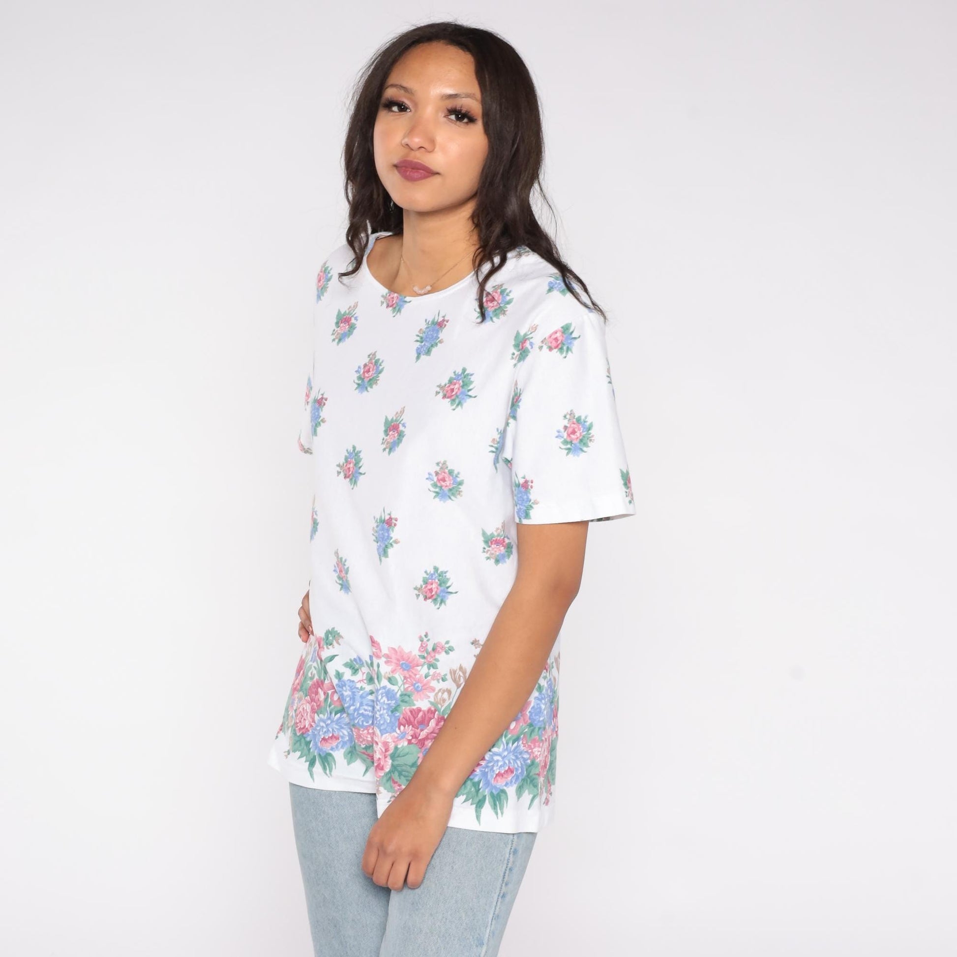 90s Katelyn Rose Floral T-Shirt White Pink Blue Cottage Garden Print Medium