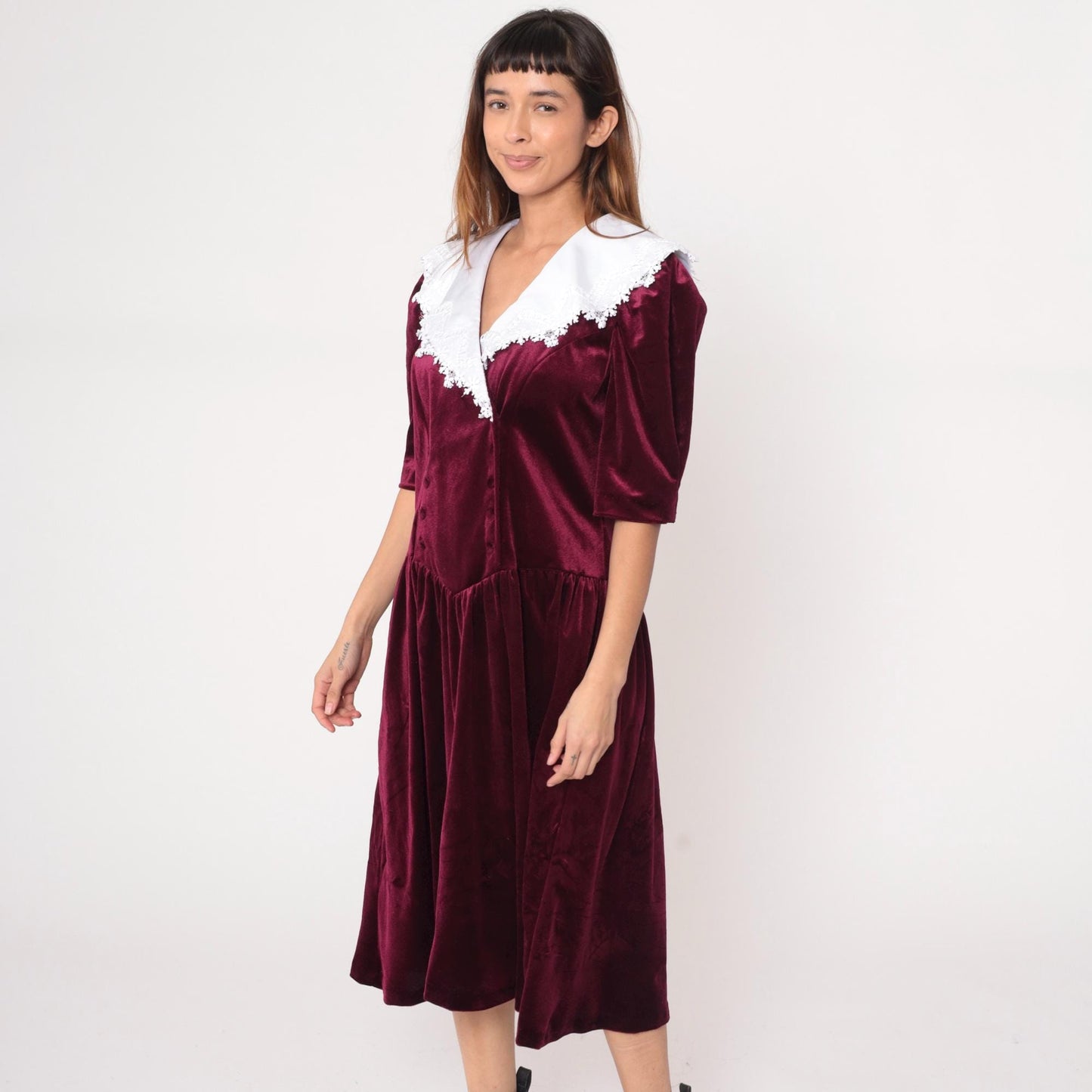90s Burgundy Velvet Midi Dress White Lace Collar Drop Waist Puff Sleeves Large