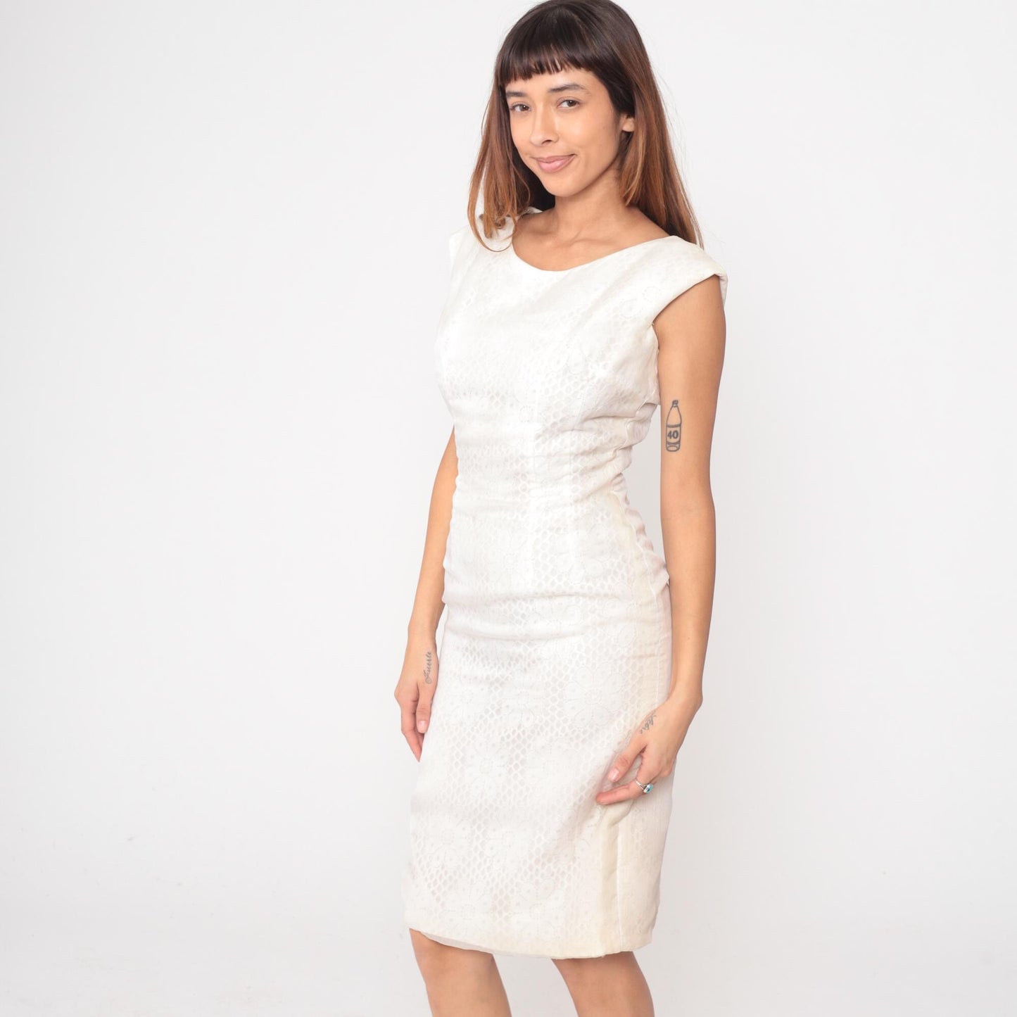60s Claralura White Brocade Shift Dress Knee Length Cap Sleeve Small