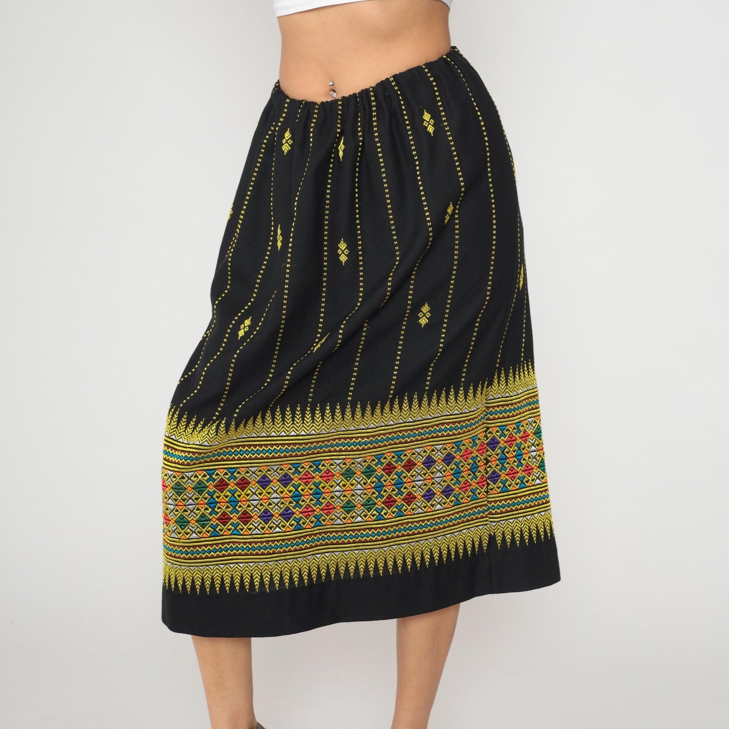 70s Black Embroidered Skirt Yellow Geometric Border Knee Length Medium