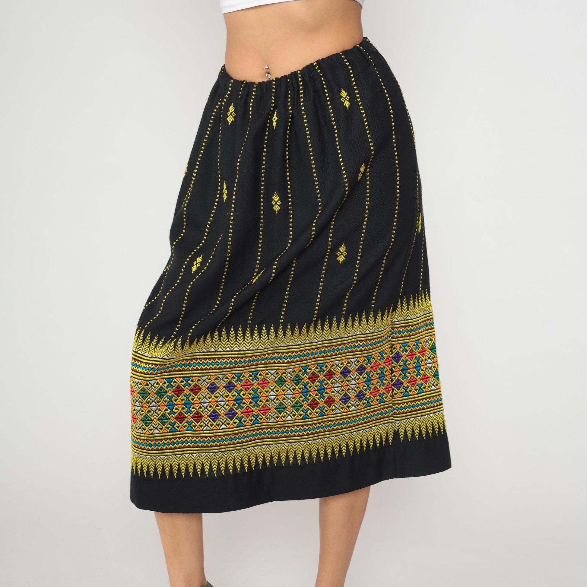 70s Black Embroidered Skirt Yellow Geometric Border Knee Length Medium
